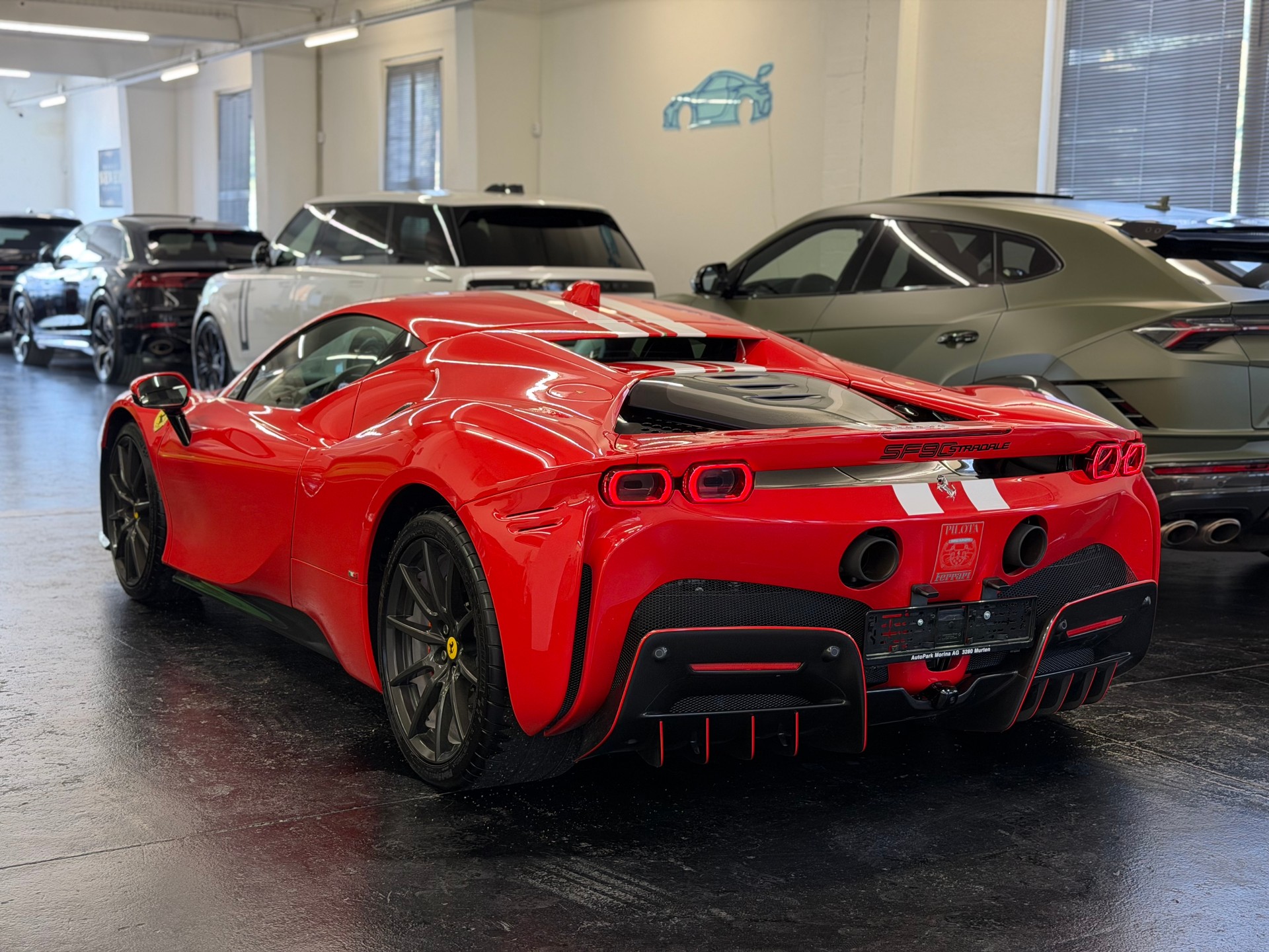 FERRARI SF90 Stradale-showroom-element-3