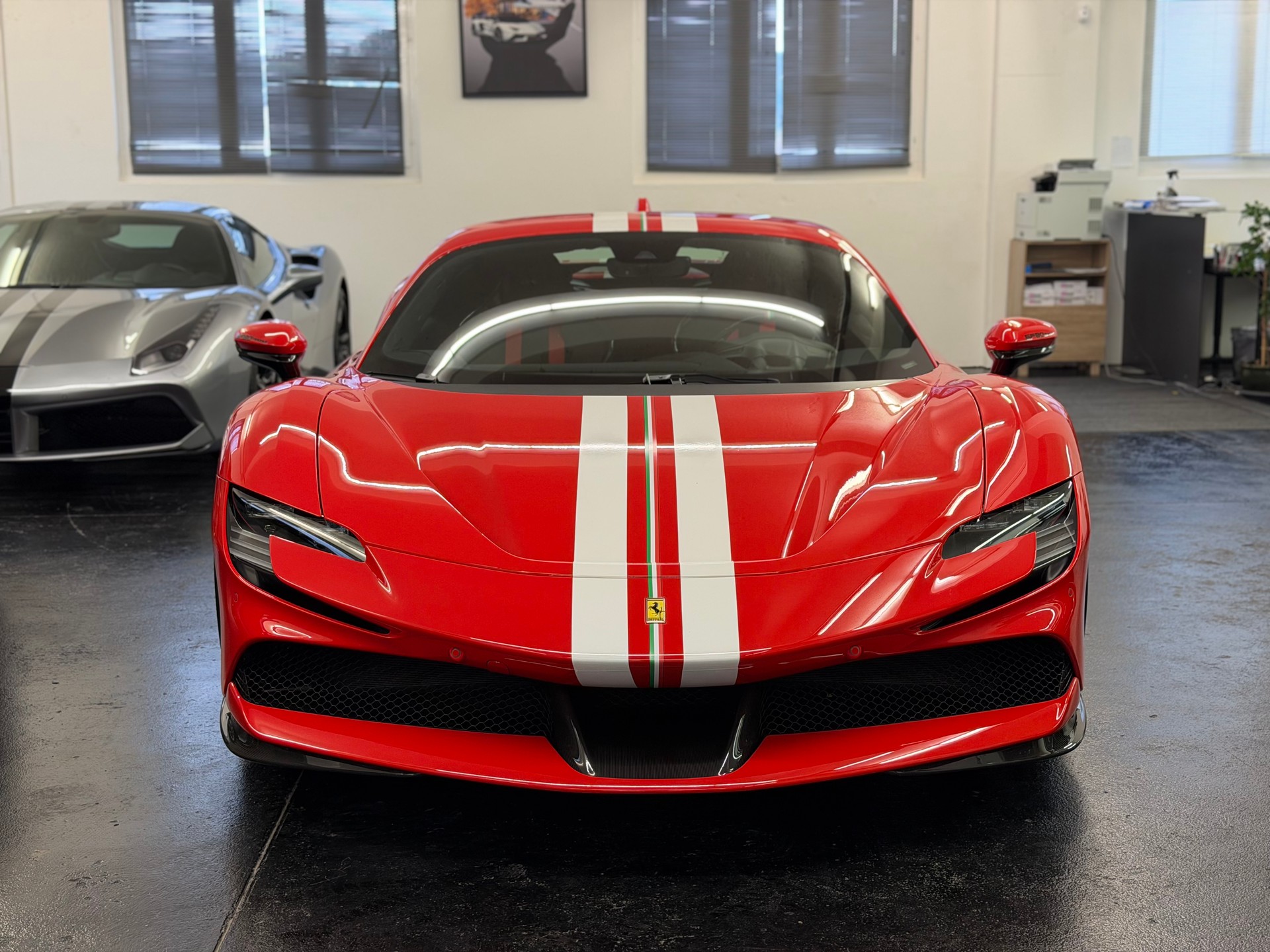 FERRARI SF90 Stradale-showroom-element-1