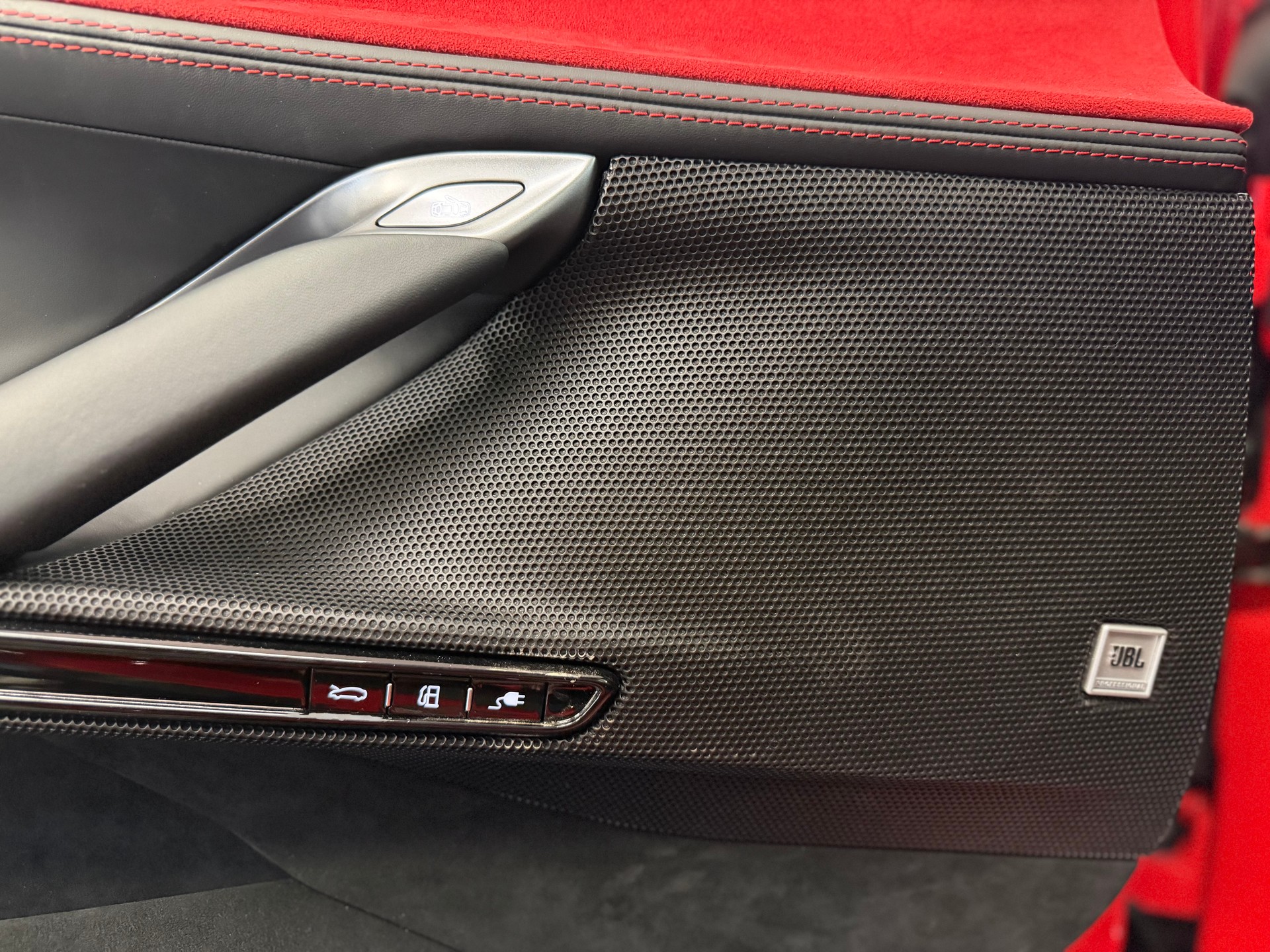 FERRARI SF90 Stradale-image-27