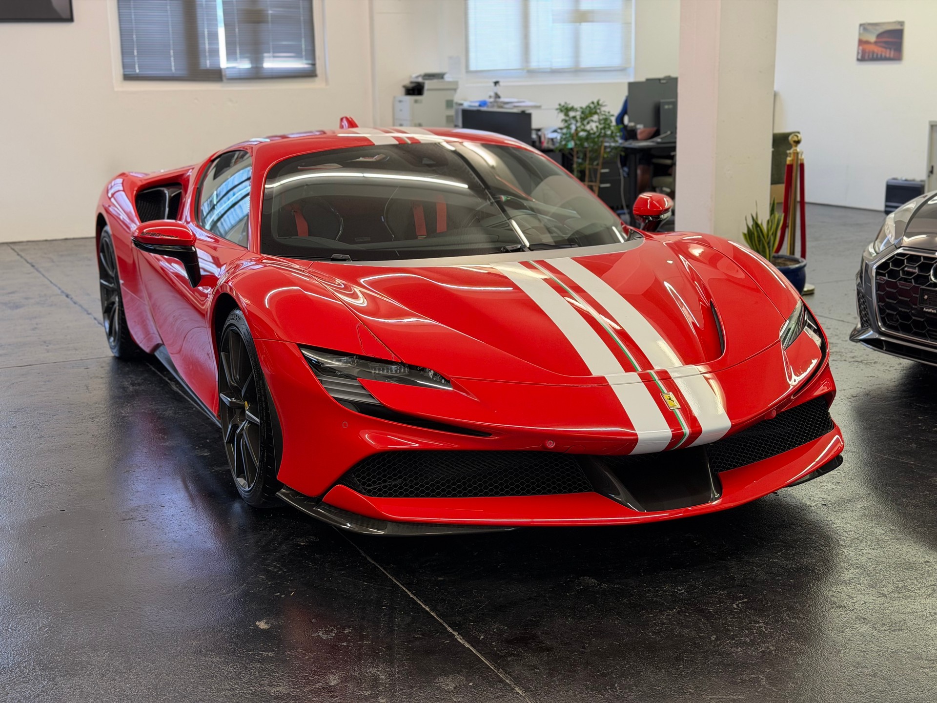 FERRARI SF90 Stradale-showroom-element-2