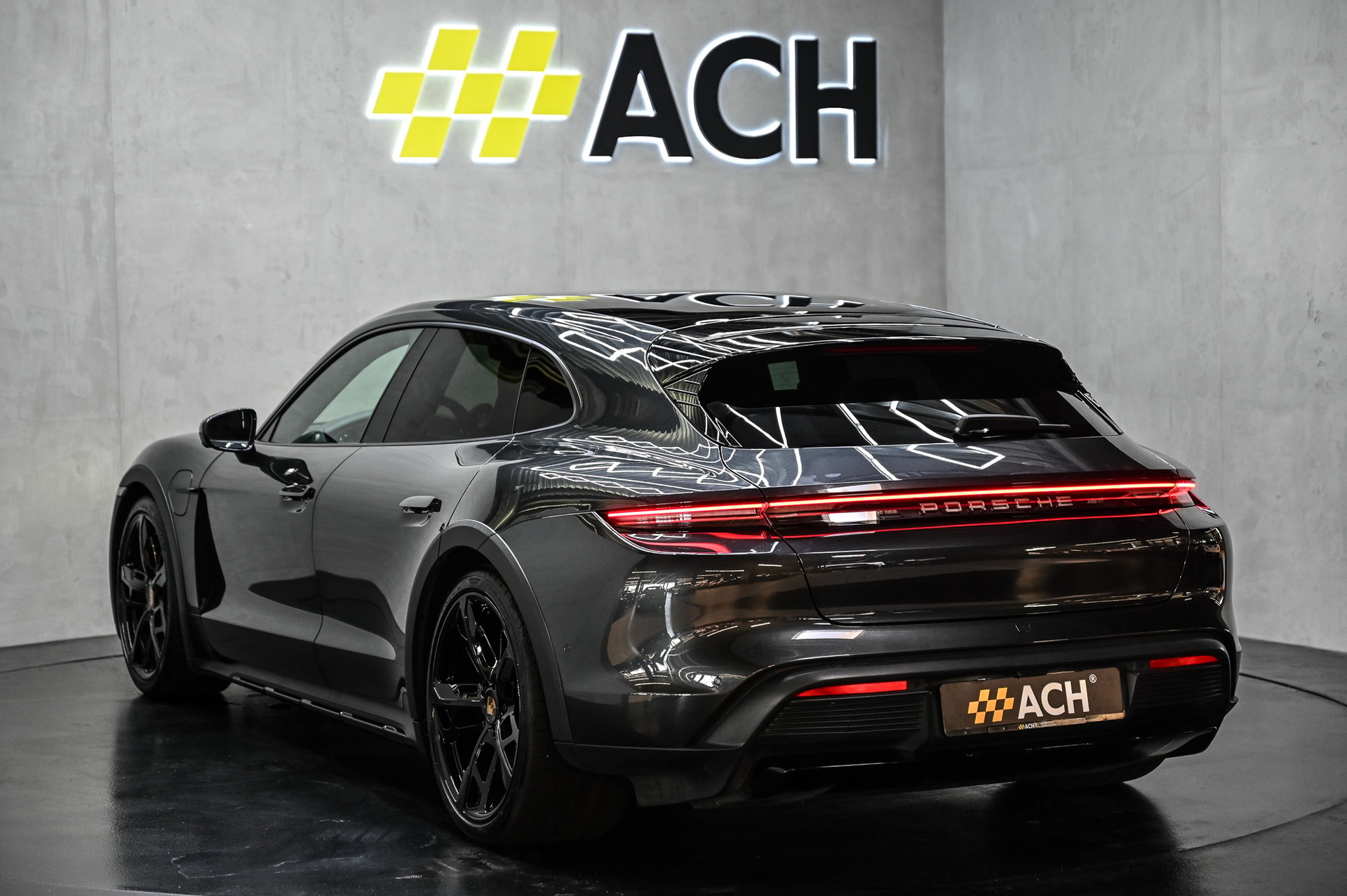 PORSCHE Taycan 4 Cross Turismo-image-6