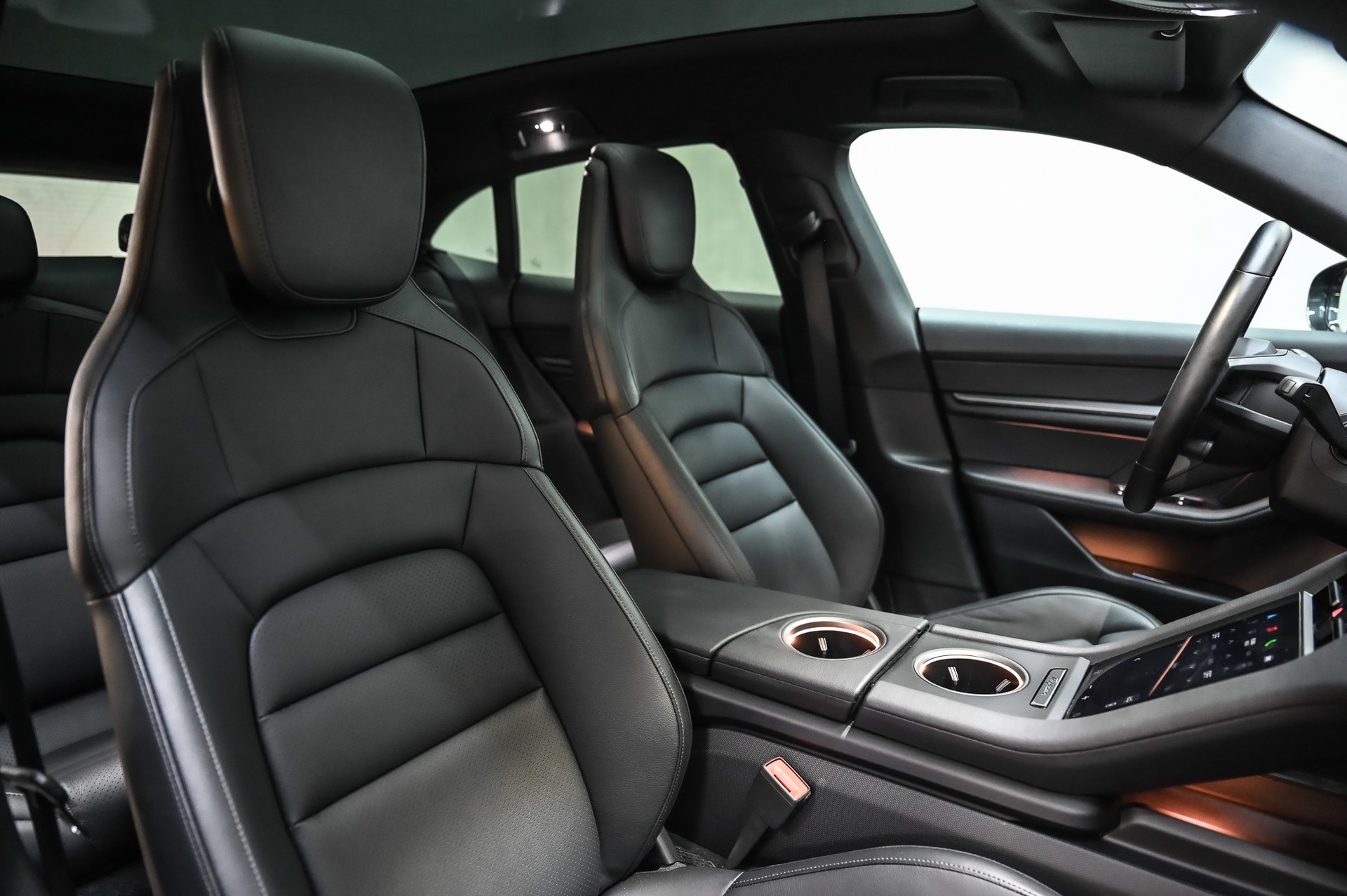 PORSCHE Taycan 4 Cross Turismo-image-22