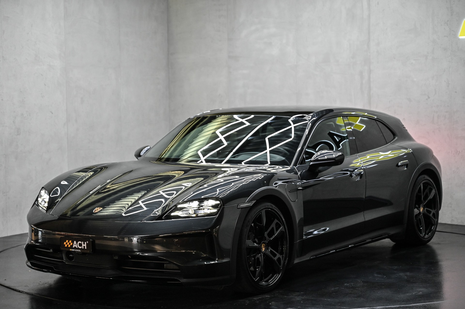 PORSCHE Taycan 4 Cross Turismo-showroom-element-2