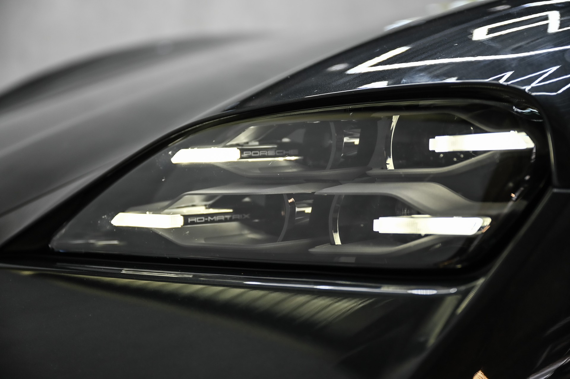 PORSCHE Taycan 4 Cross Turismo-image-17