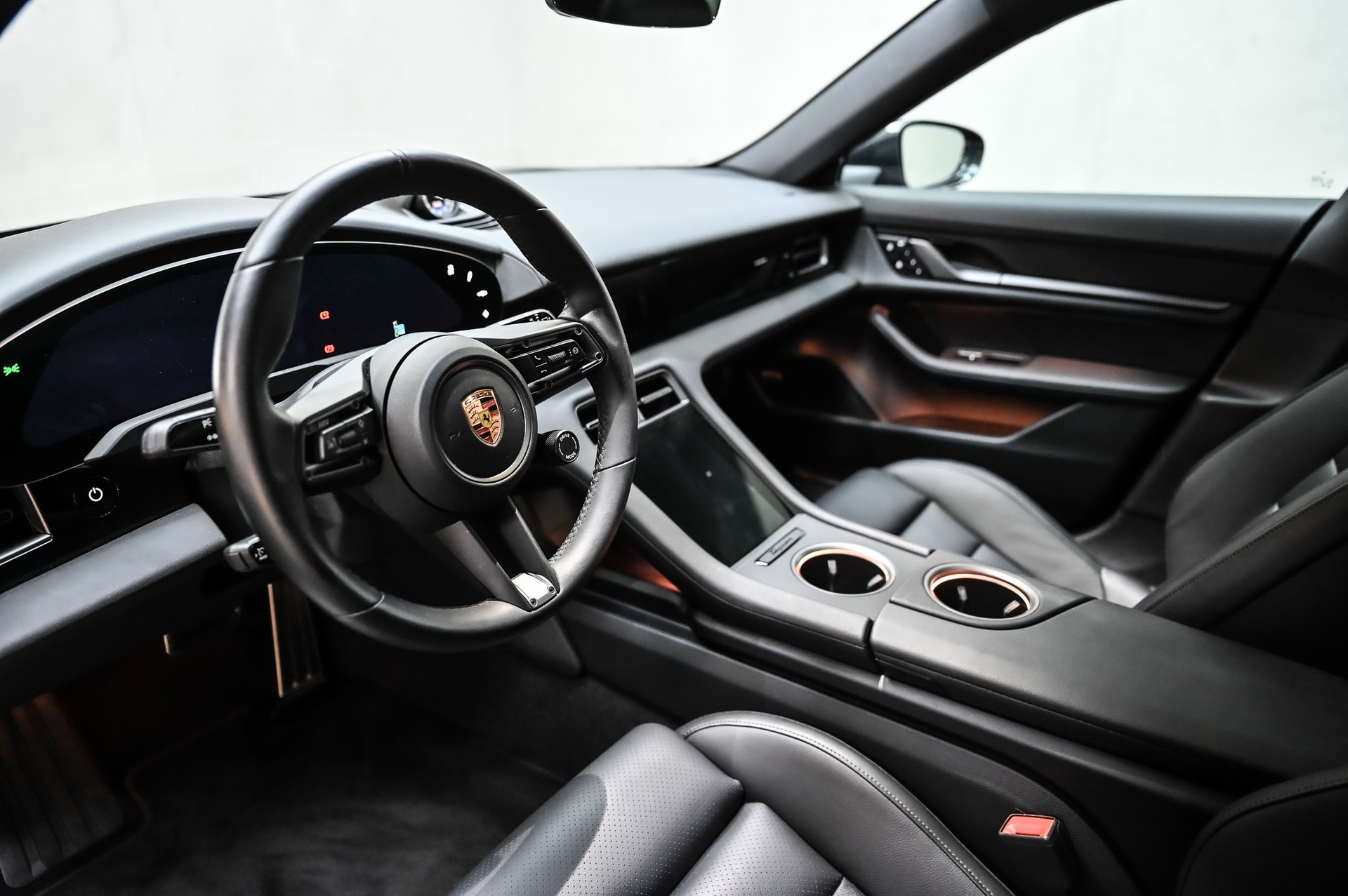 PORSCHE Taycan 4 Cross Turismo-image-18