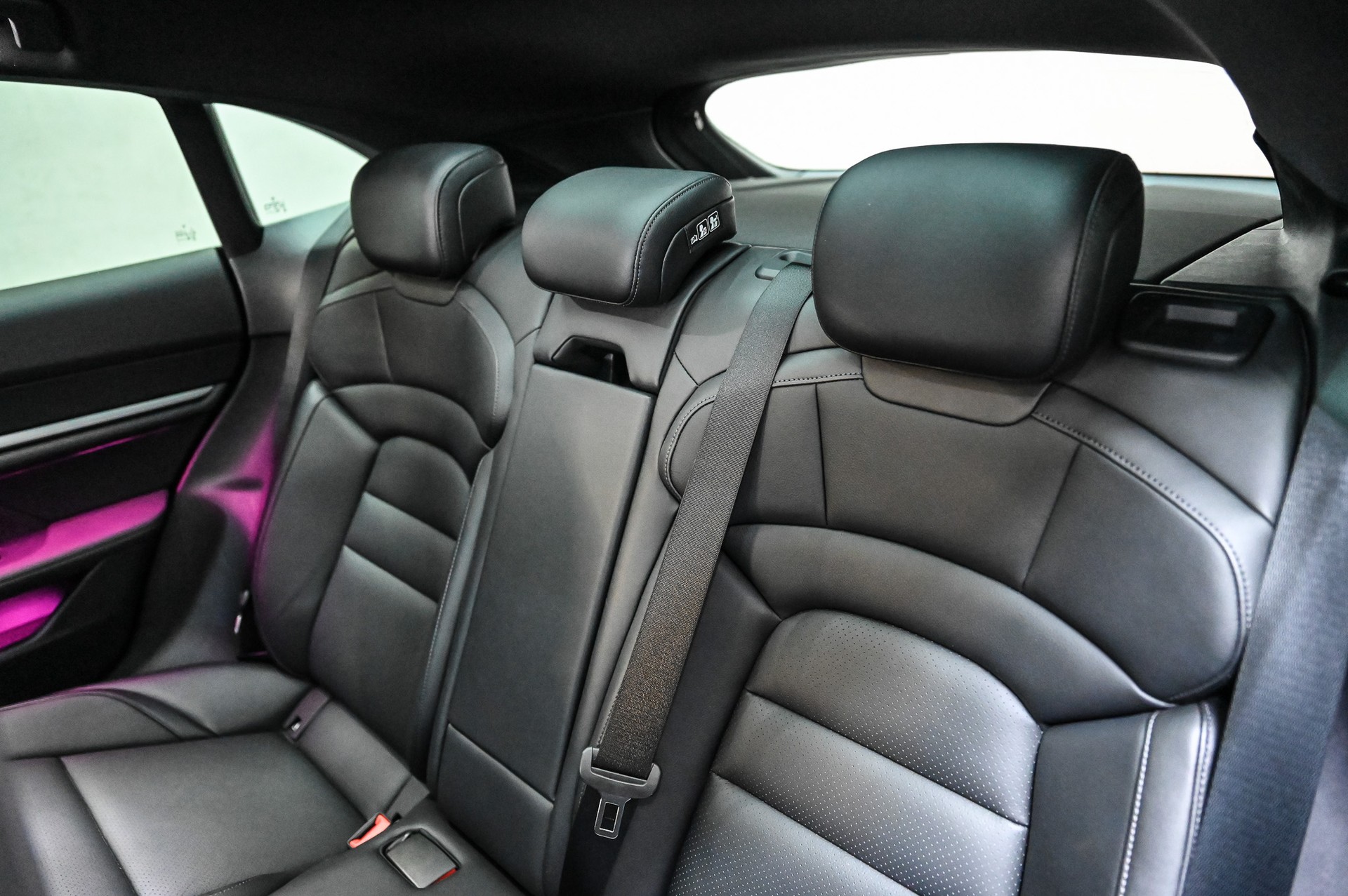 PORSCHE Taycan 4 Cross Turismo-image-15