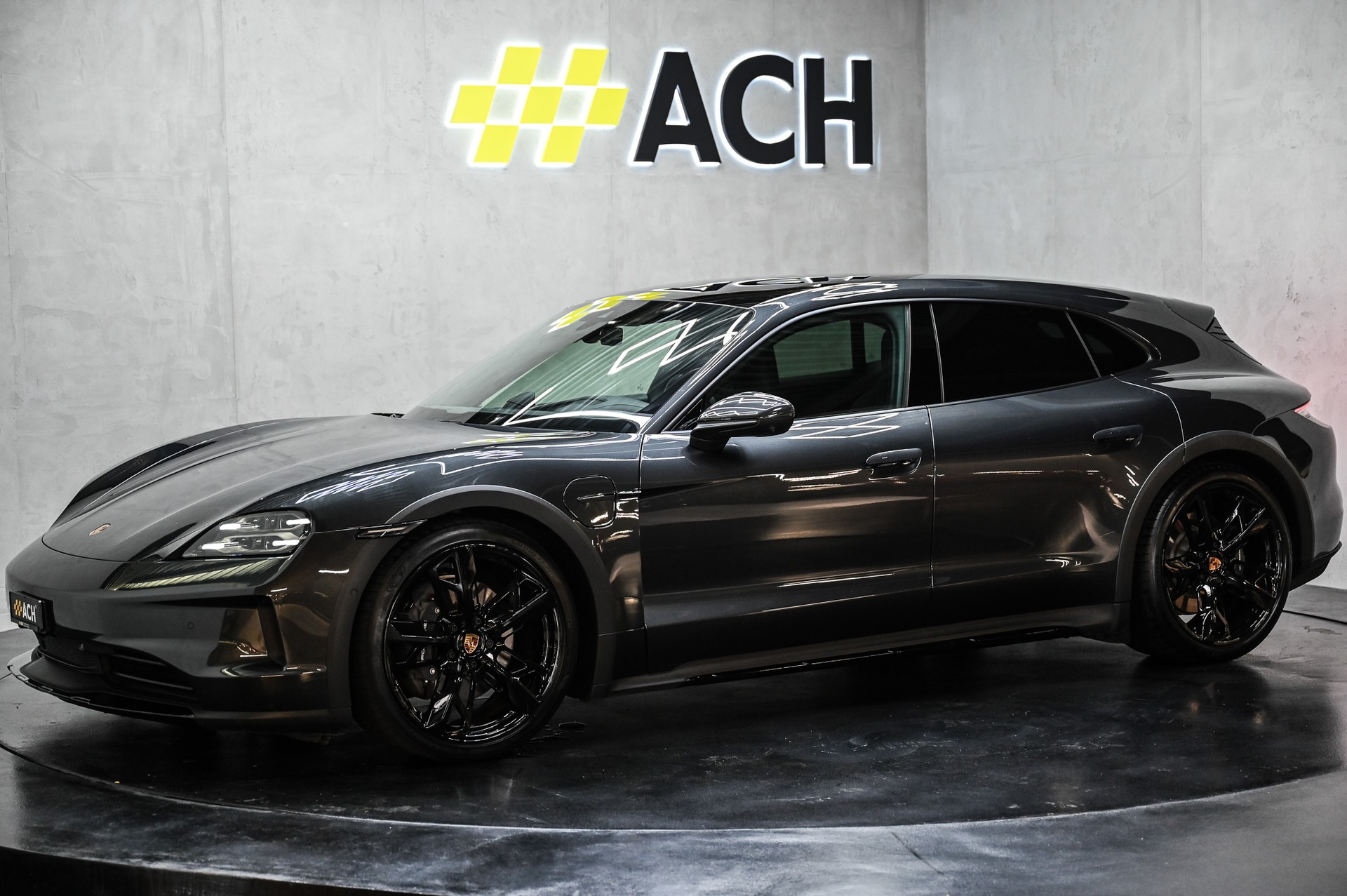 PORSCHE Taycan 4 Cross Turismo-showroom-element-3