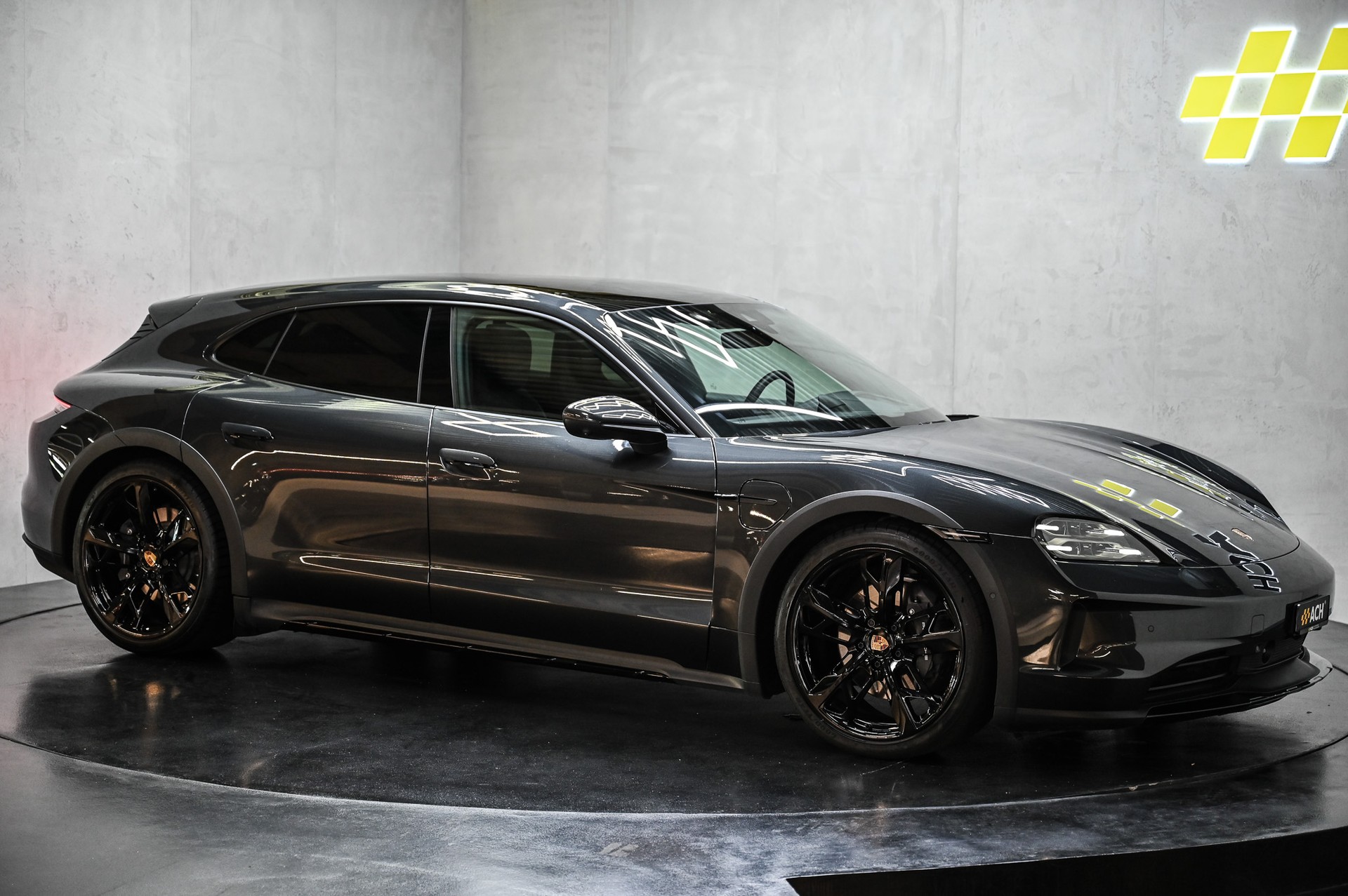 PORSCHE Taycan 4 Cross Turismo-image-11