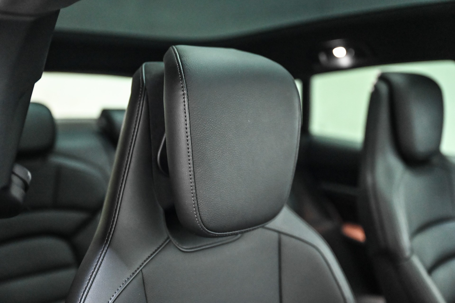 PORSCHE Taycan 4 Cross Turismo-image-26