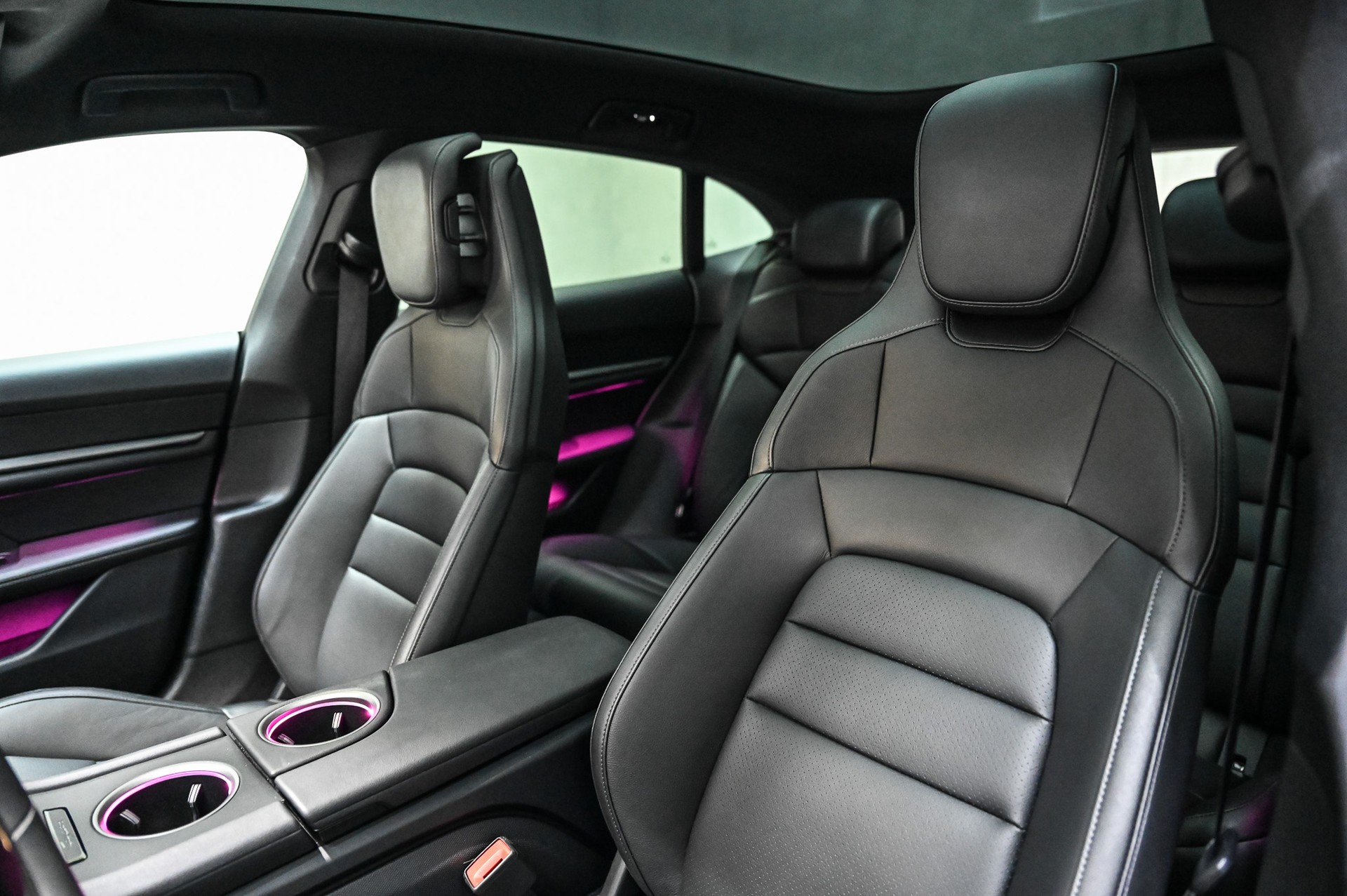 PORSCHE Taycan 4 Cross Turismo-image-13