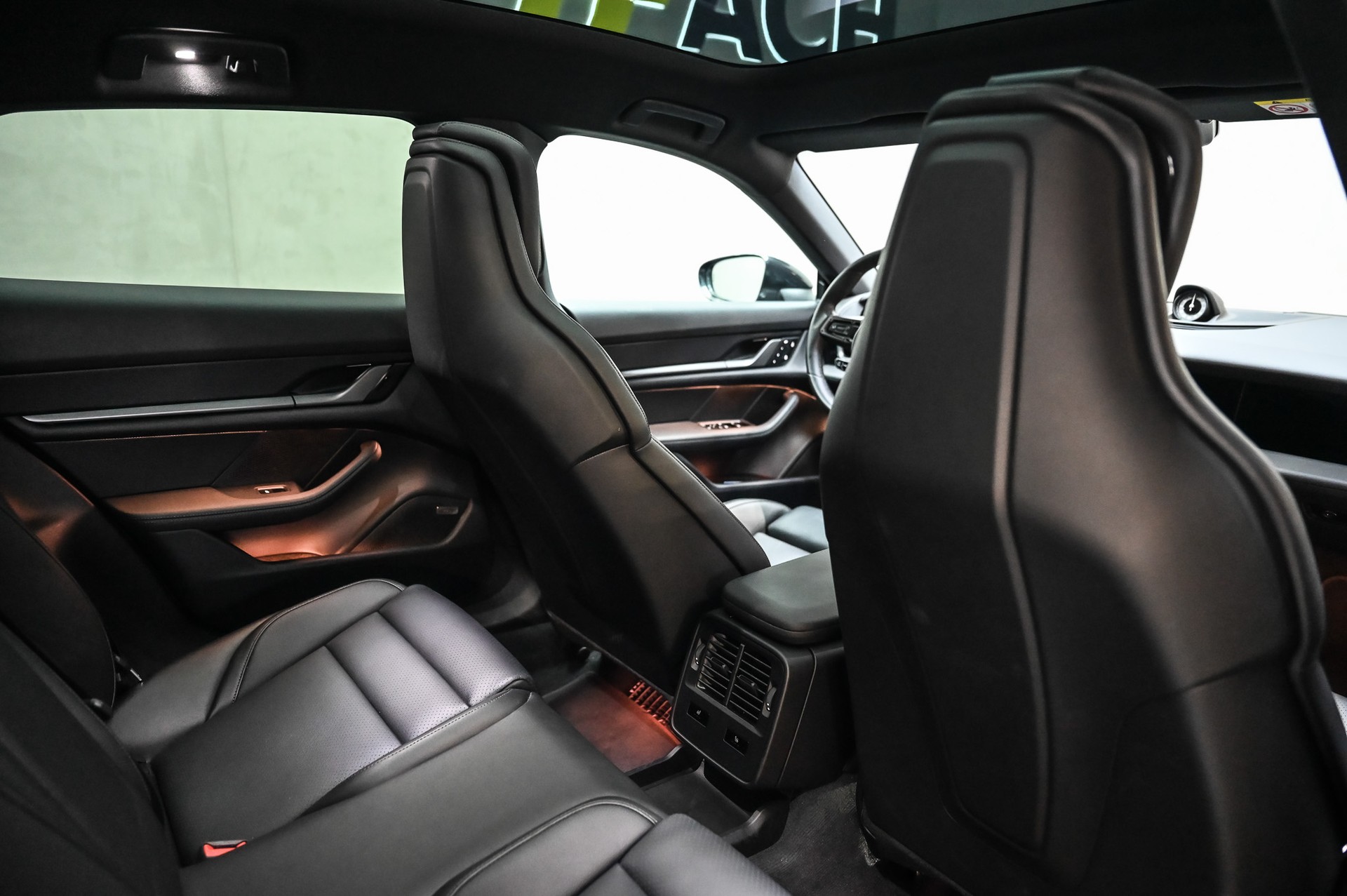 PORSCHE Taycan 4 Cross Turismo-image-24
