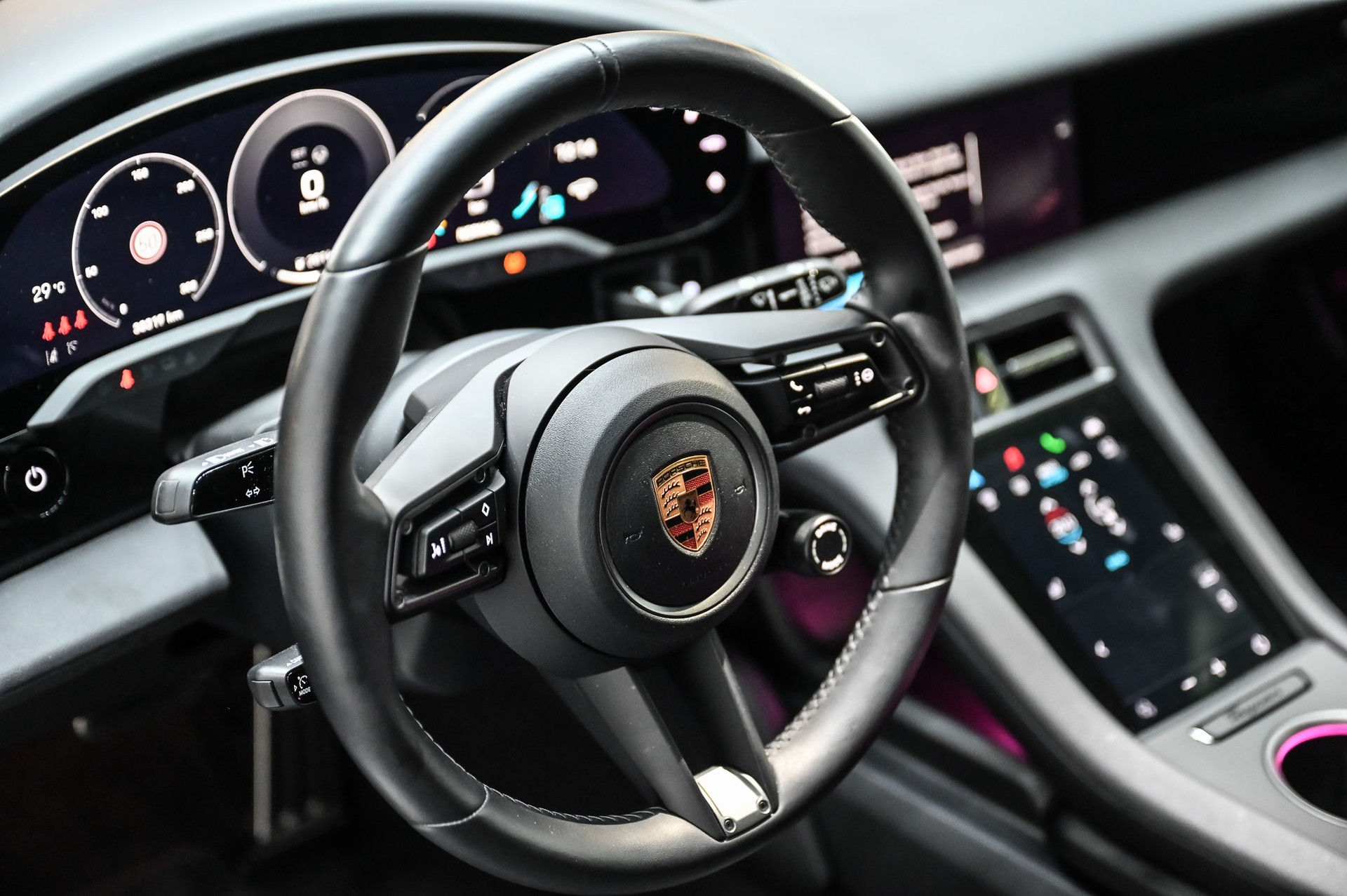 PORSCHE Taycan 4 Cross Turismo-image-12