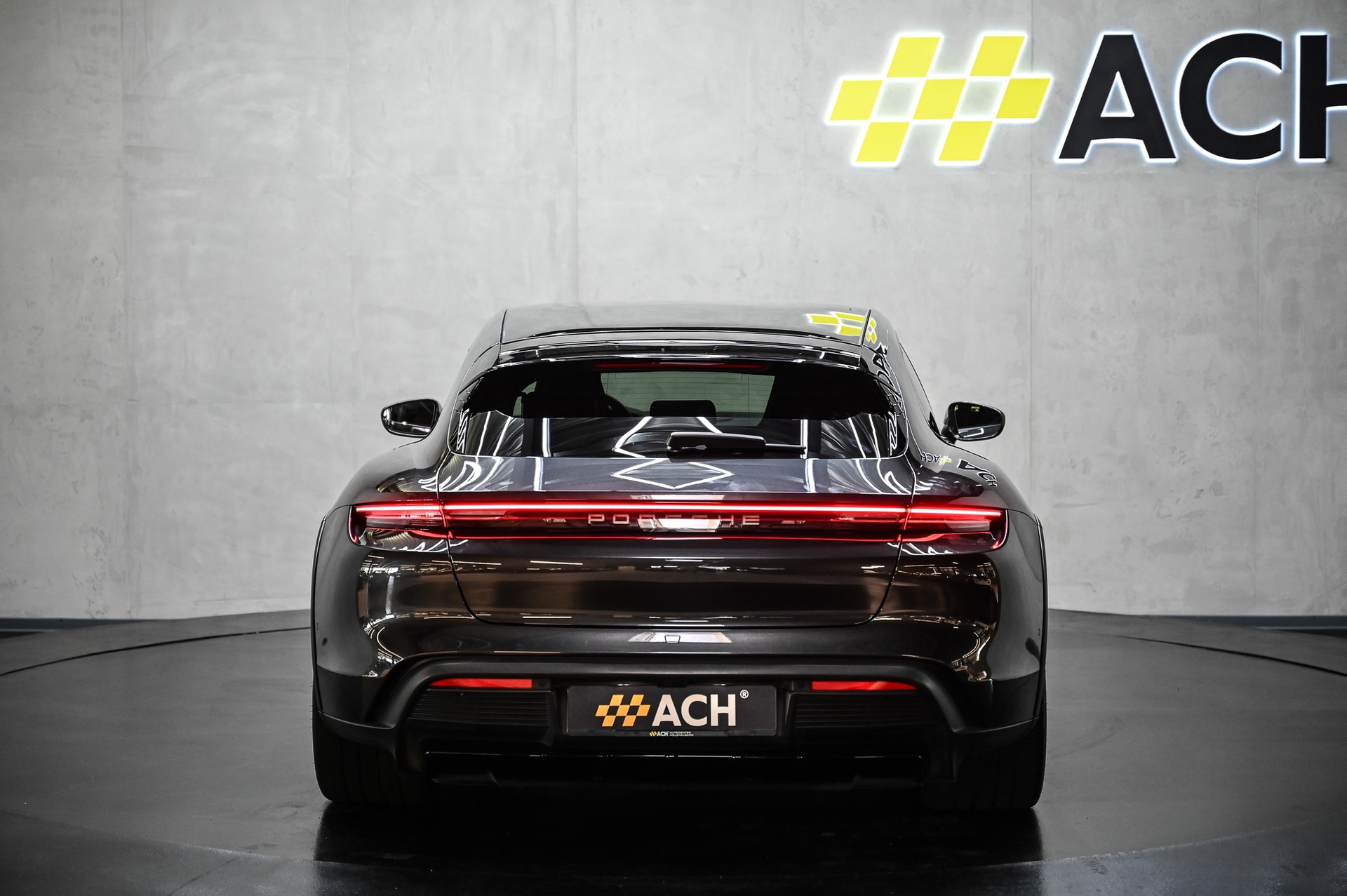 PORSCHE Taycan 4 Cross Turismo-image-7