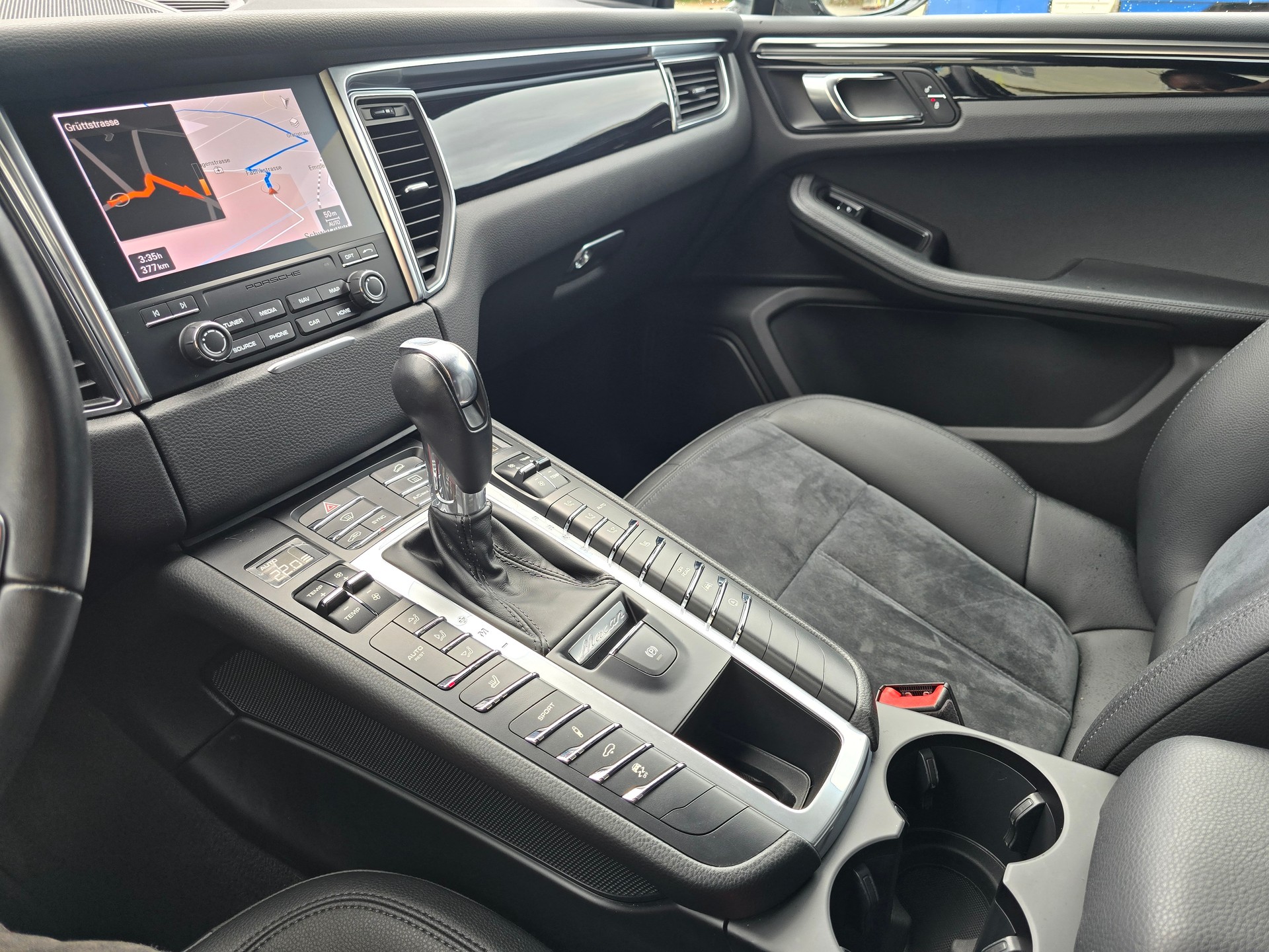 PORSCHE Macan S PDK-image-14