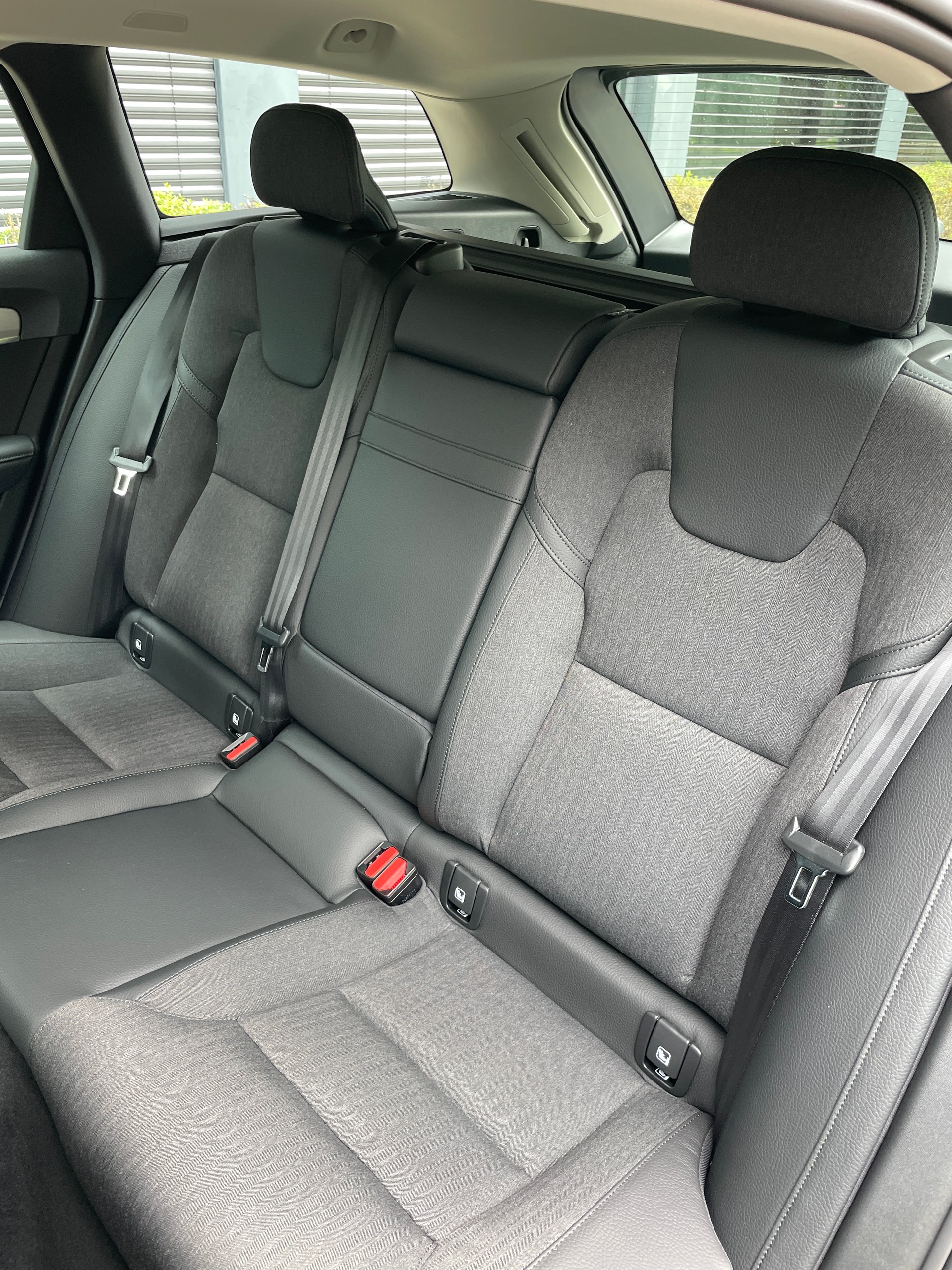 VOLVO V90 T6 eAWD Plug in Hybrid Core Geartronic mit AHK-image-19