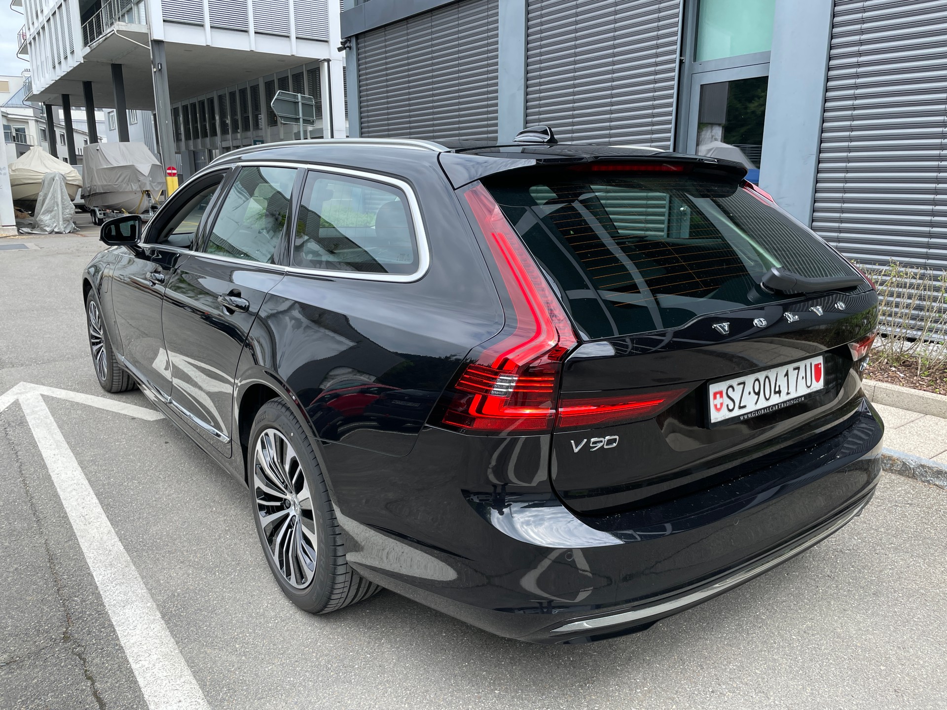 VOLVO V90 T6 eAWD Plug in Hybrid Core Geartronic mit AHK-image-2