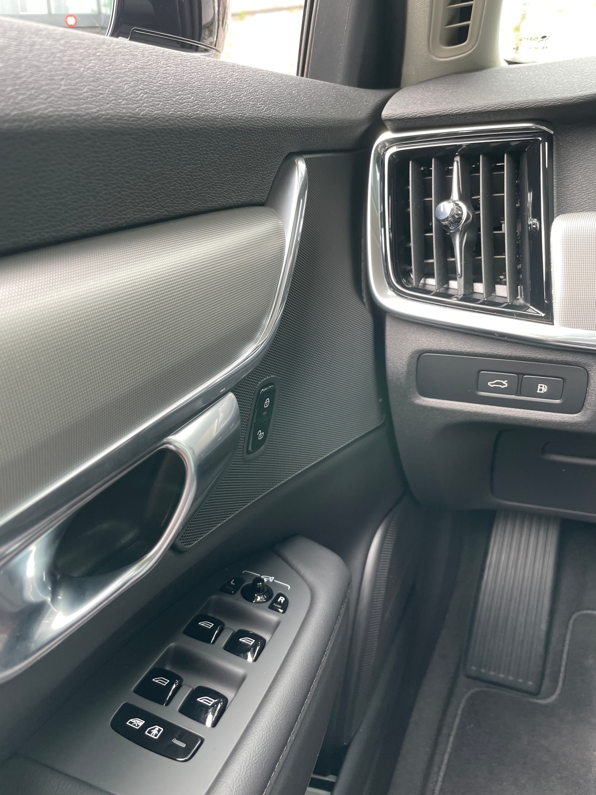 VOLVO V90 T6 eAWD Plug in Hybrid Core Geartronic mit AHK-image-14