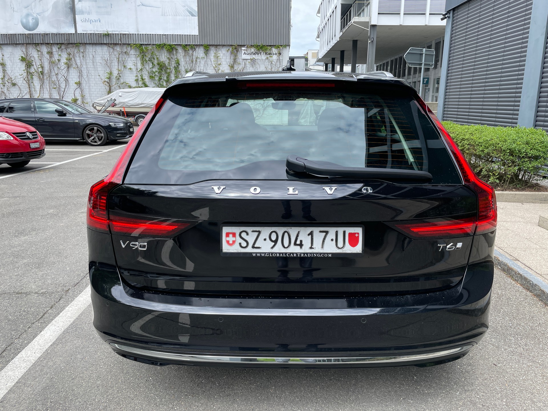 VOLVO V90 T6 eAWD Plug in Hybrid Core Geartronic mit AHK-image-3