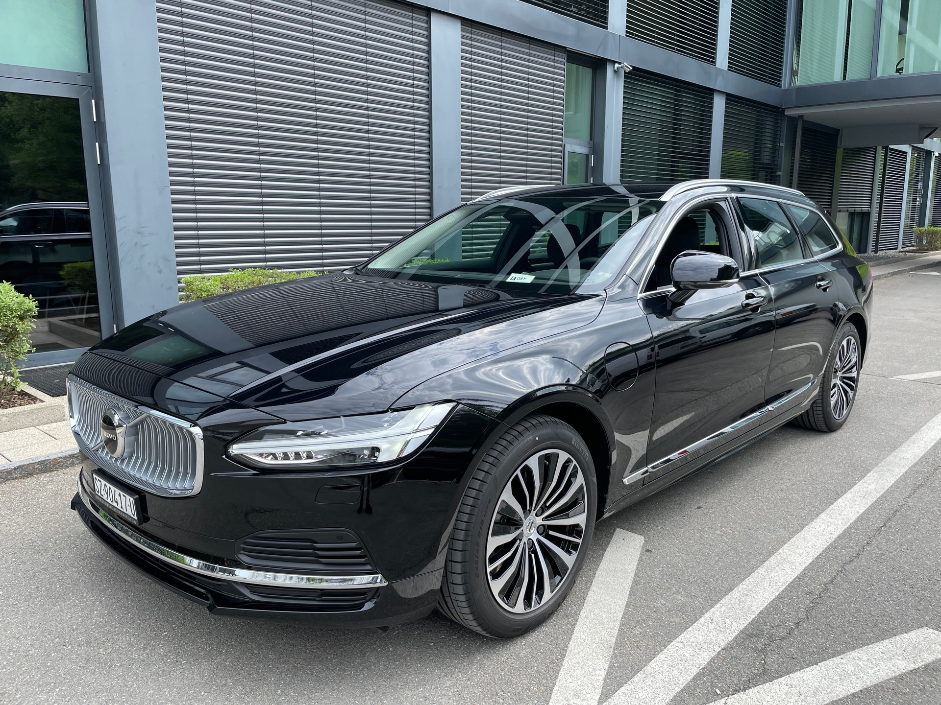 VOLVO V90 T6 eAWD Plug in Hybrid Core Geartronic mit AHK-image-0