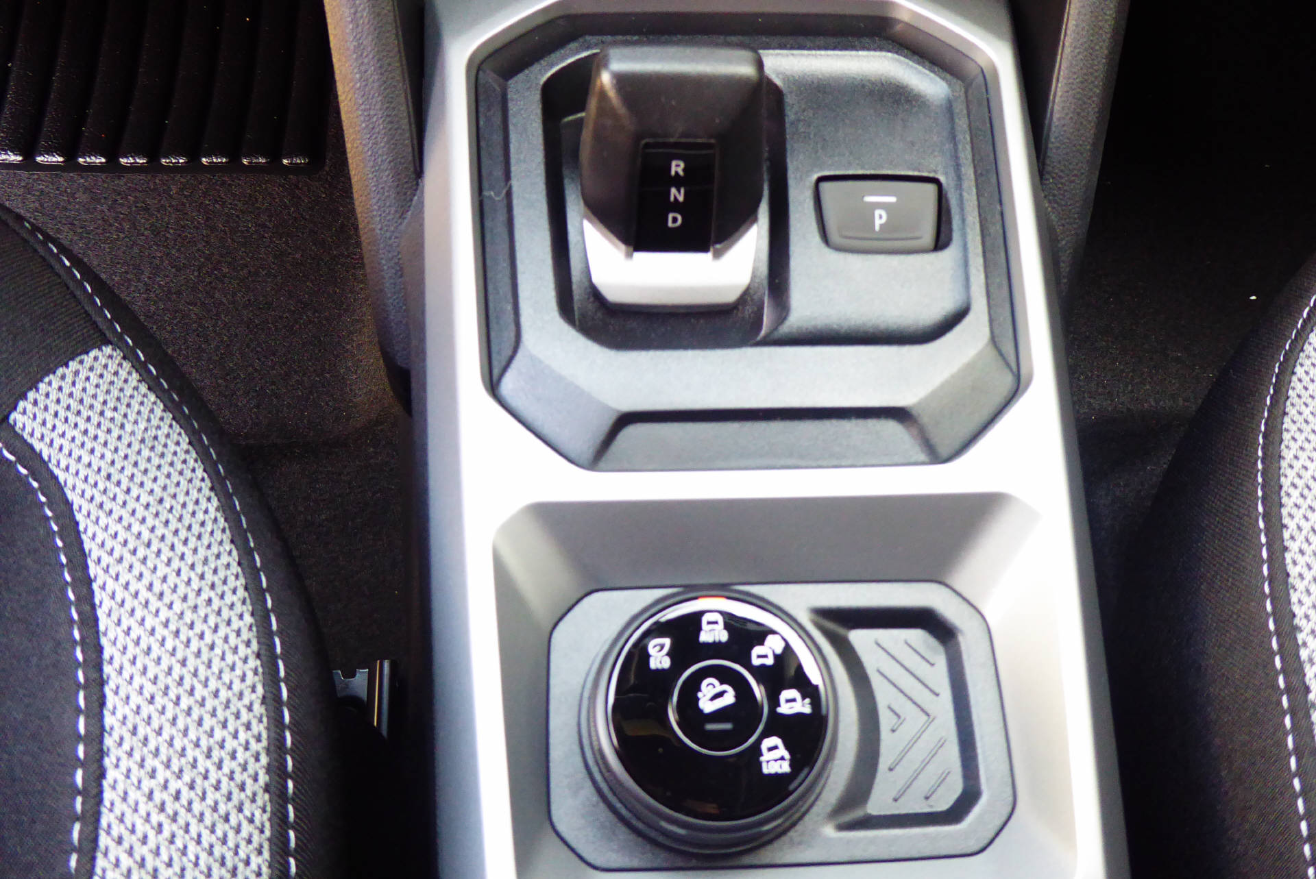 DACIA Duster TCe 150 48V Journey 4x4 Automat-image-9