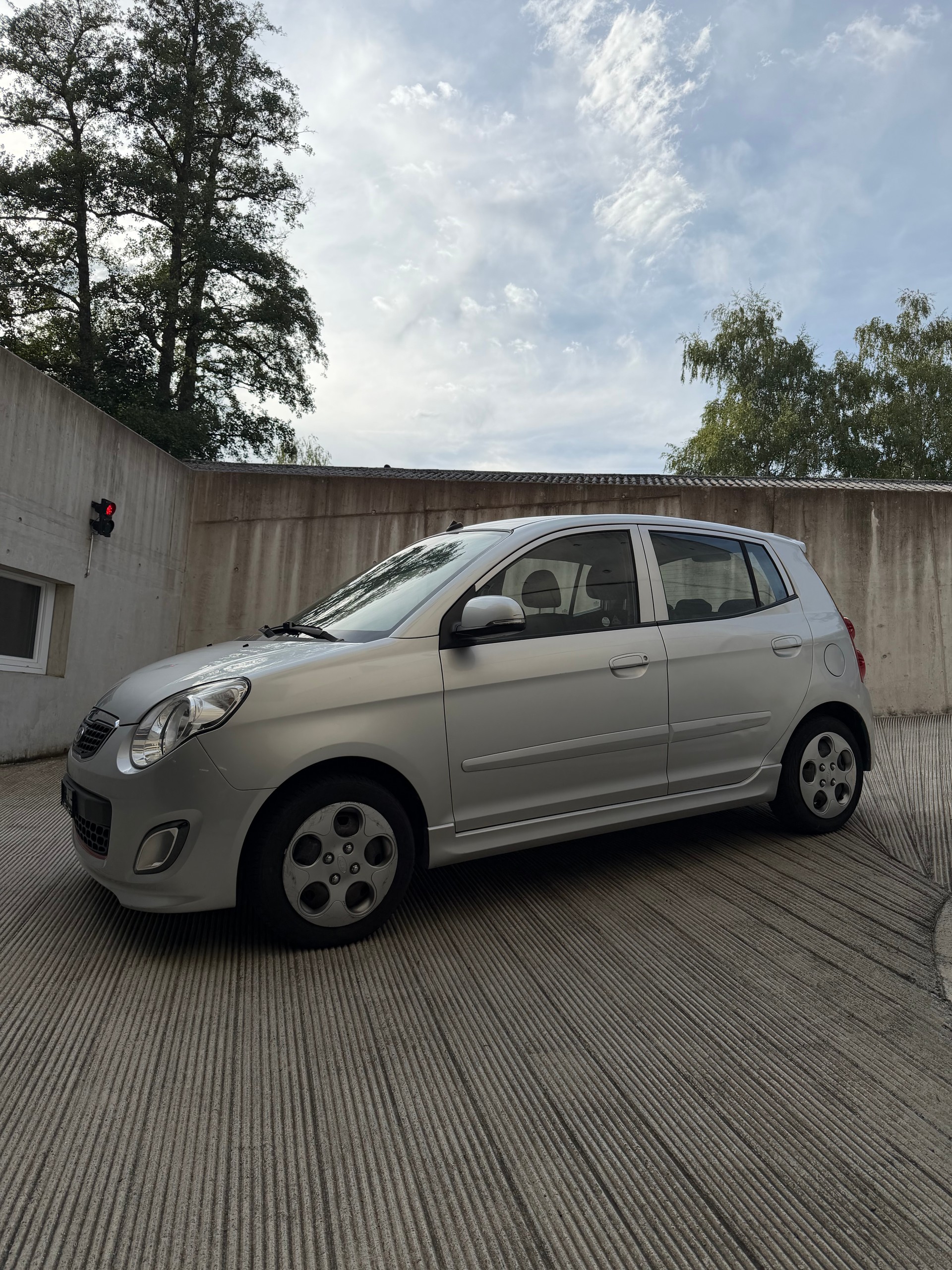 KIA 1.0 12V Seven *sehr wenig Kilometer frisch MFK & Service inkl. neuer Kupplung*-image-2