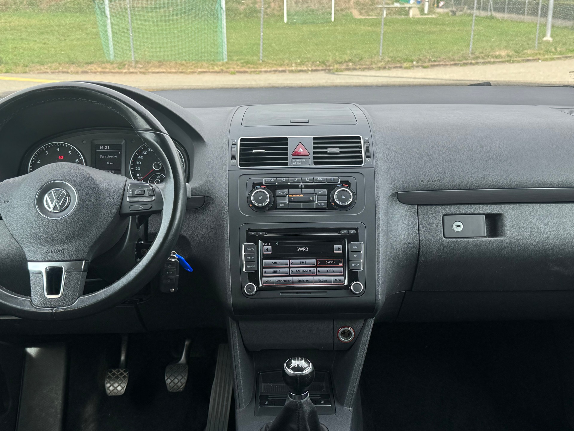 VW Touran 1.4 TSI Team DSG-image-9