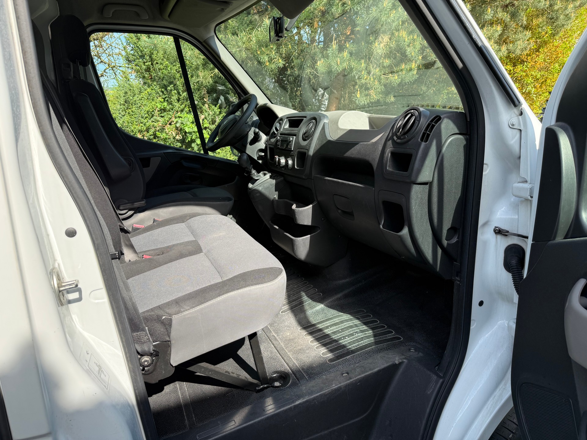 RENAULT Master T28 2.3dCi L1H1-image-12