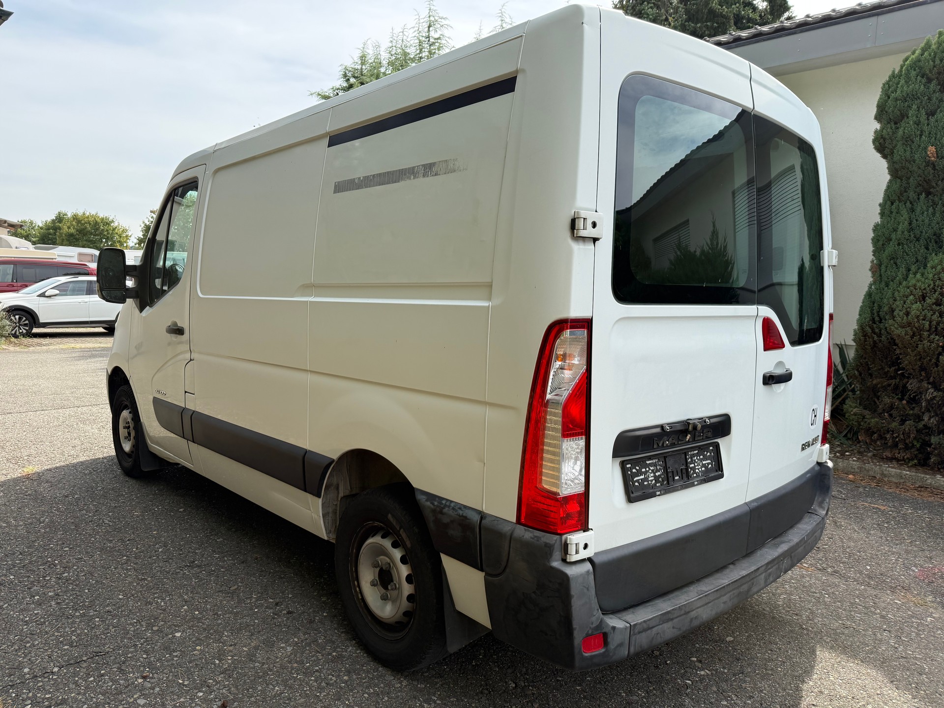 RENAULT Master T28 2.3dCi L1H1-image-1