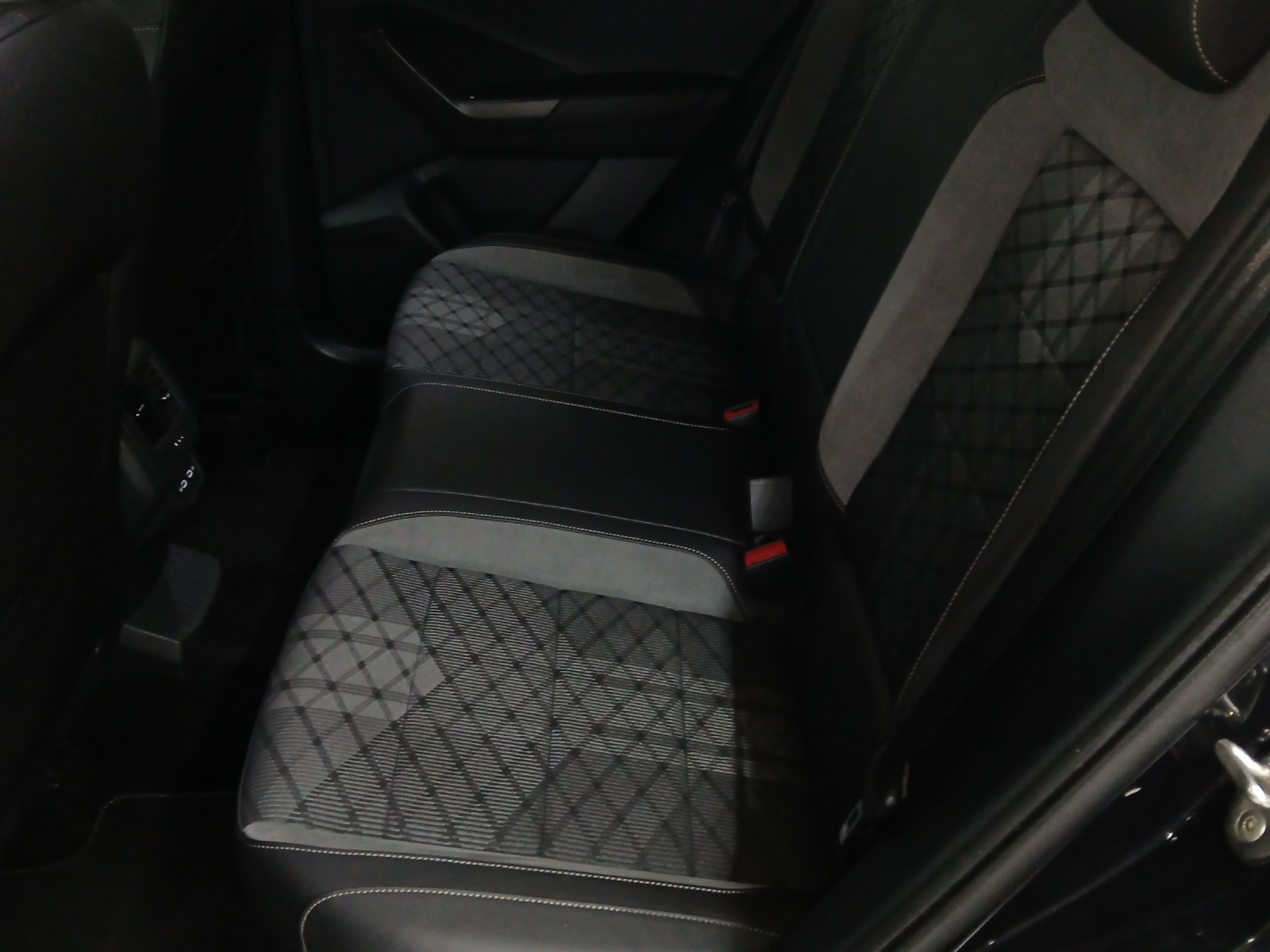 VW T-Roc 1.5 TSI EVO R-Line DSG-image-11
