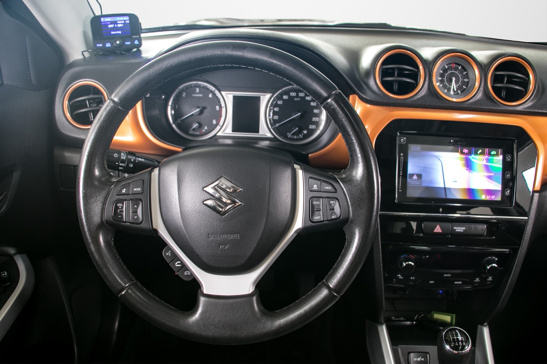 SUZUKI Vitara 1.6 TD Sergio Cellano Top-image-4