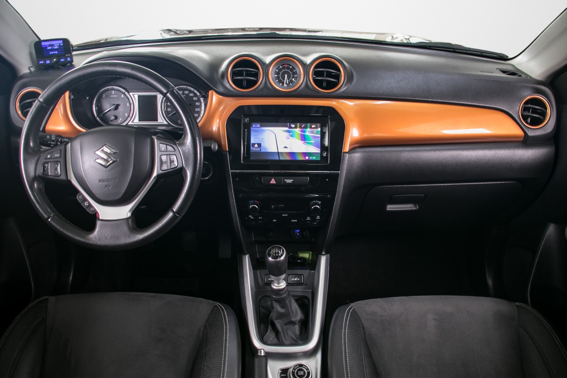 SUZUKI Vitara 1.6 TD Sergio Cellano Top-image-3