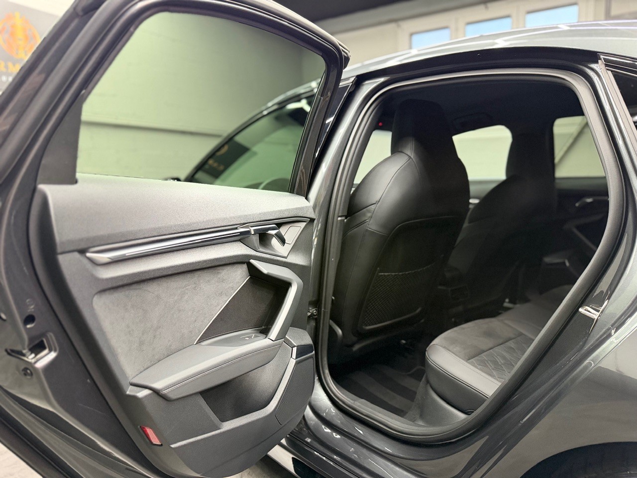AUDI RS3 Limousine 2.5 TSI quattro S-tronic | CH-Auto aus 1. Hand | Bang & Olufsen Surround | Ambiente | CarPlay-image-14