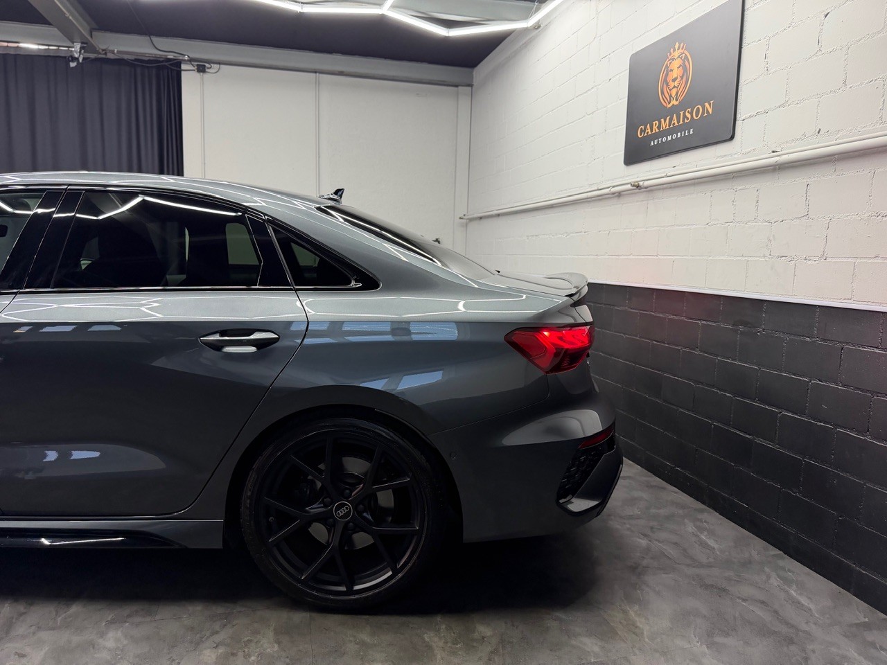 AUDI RS3 Limousine 2.5 TSI quattro S-tronic | CH-Auto aus 1. Hand | Bang & Olufsen Surround | Ambiente | CarPlay-image-3