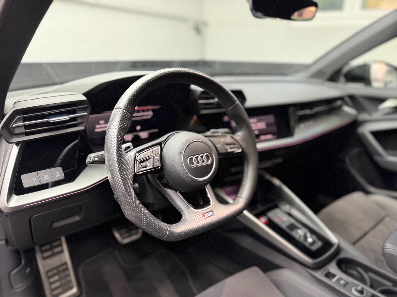 AUDI RS3 Limousine 2.5 TSI quattro S-tronic | CH-Auto aus 1. Hand | Bang & Olufsen Surround | Ambiente | CarPlay-image-13