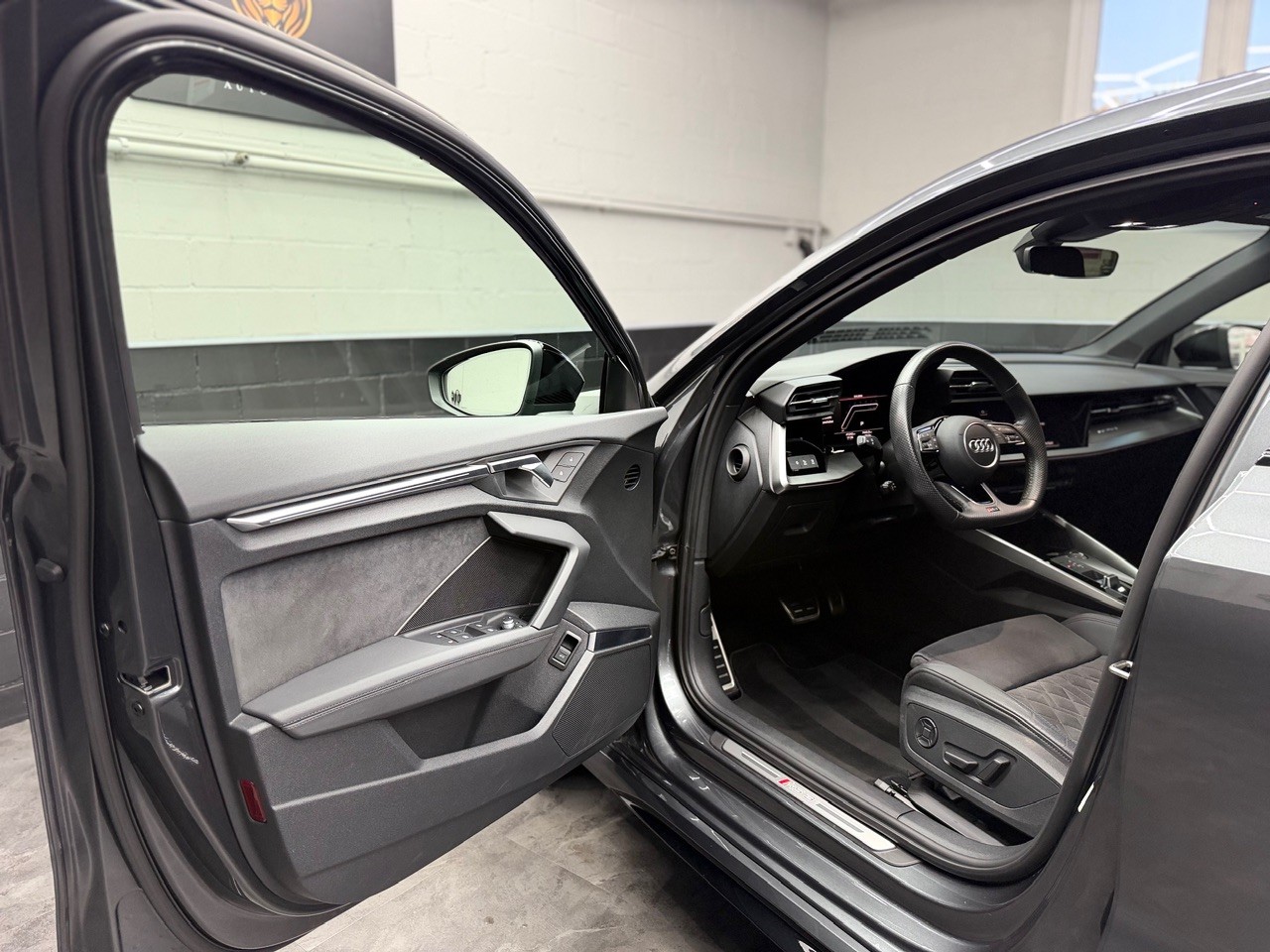 AUDI RS3 Limousine 2.5 TSI quattro S-tronic | CH-Auto aus 1. Hand | Bang & Olufsen Surround | Ambiente | CarPlay-image-10