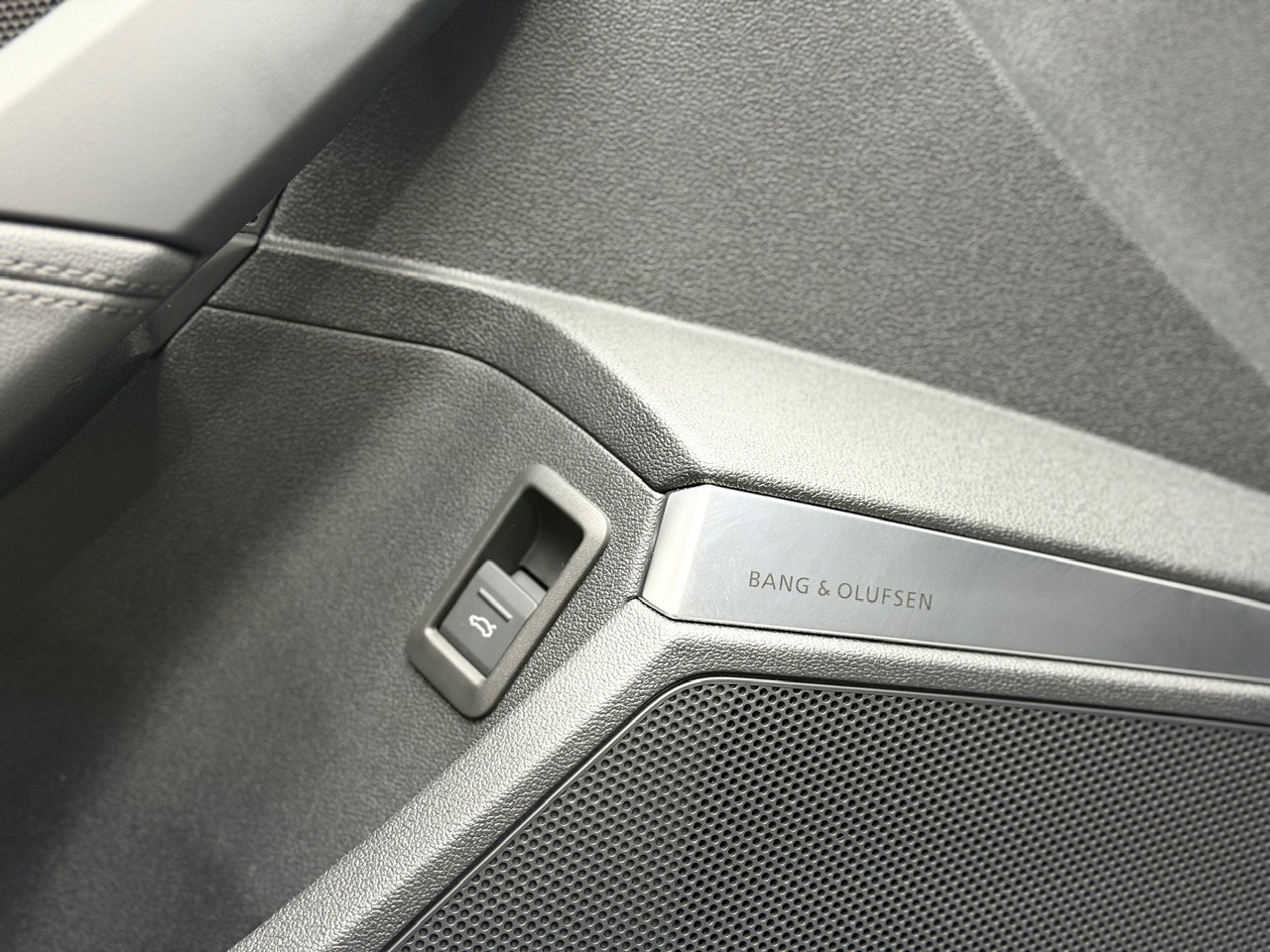 AUDI RS3 Limousine 2.5 TSI quattro S-tronic | CH-Auto aus 1. Hand | Bang & Olufsen Surround | Ambiente | CarPlay-image-11