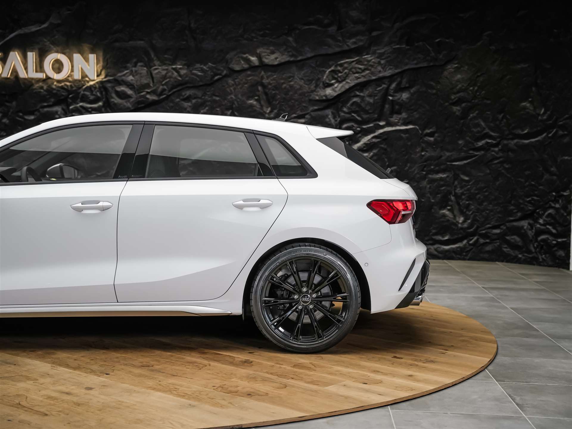 AUDI S3 Sportback TFSI quattro S-tronic*19"Felgen*Werksgarantie*Matrix-LED*Assistenten*-image-17