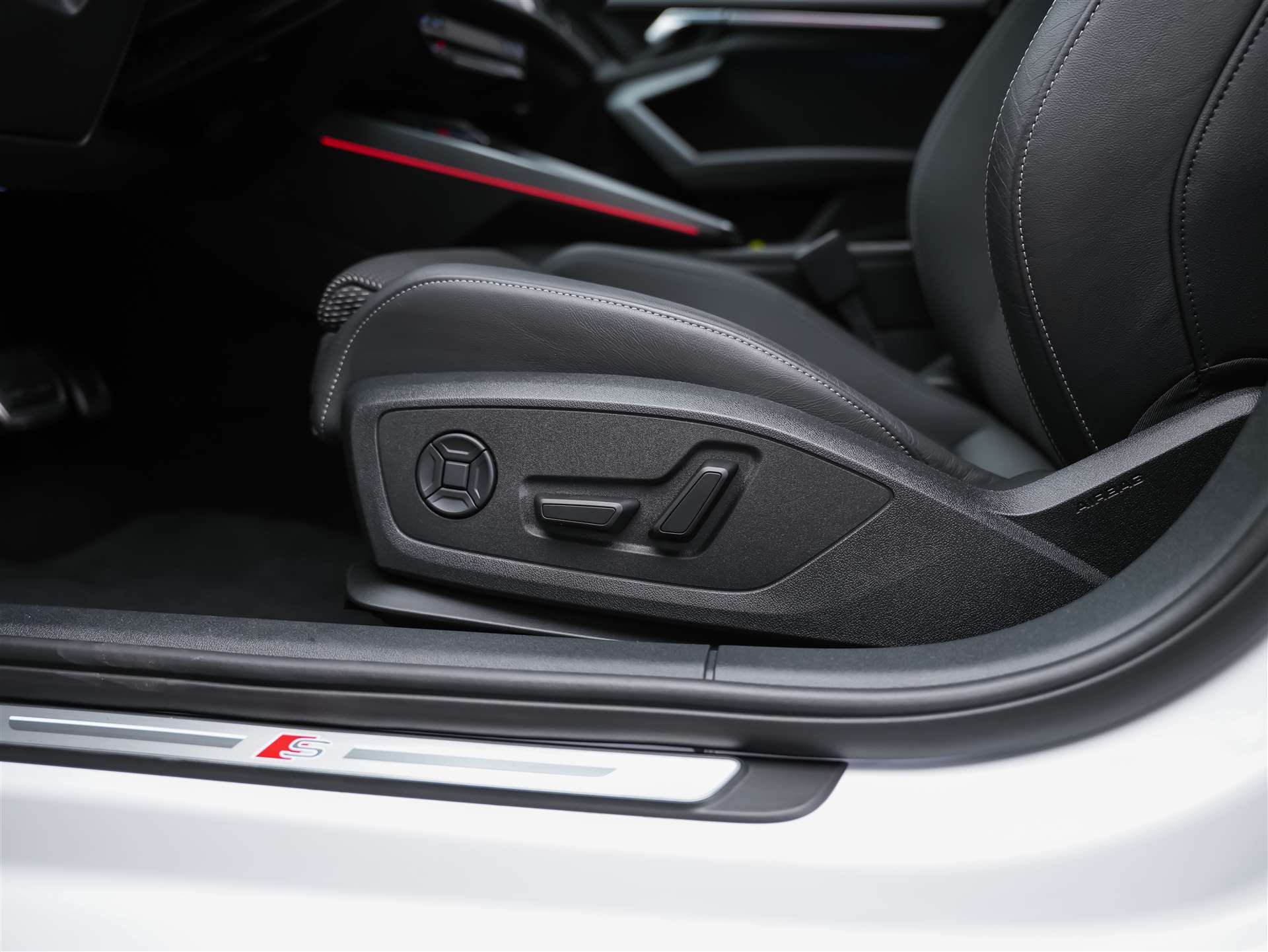 AUDI S3 Sportback TFSI quattro S-tronic*19"Felgen*Werksgarantie*Matrix-LED*Assistenten*-image-26