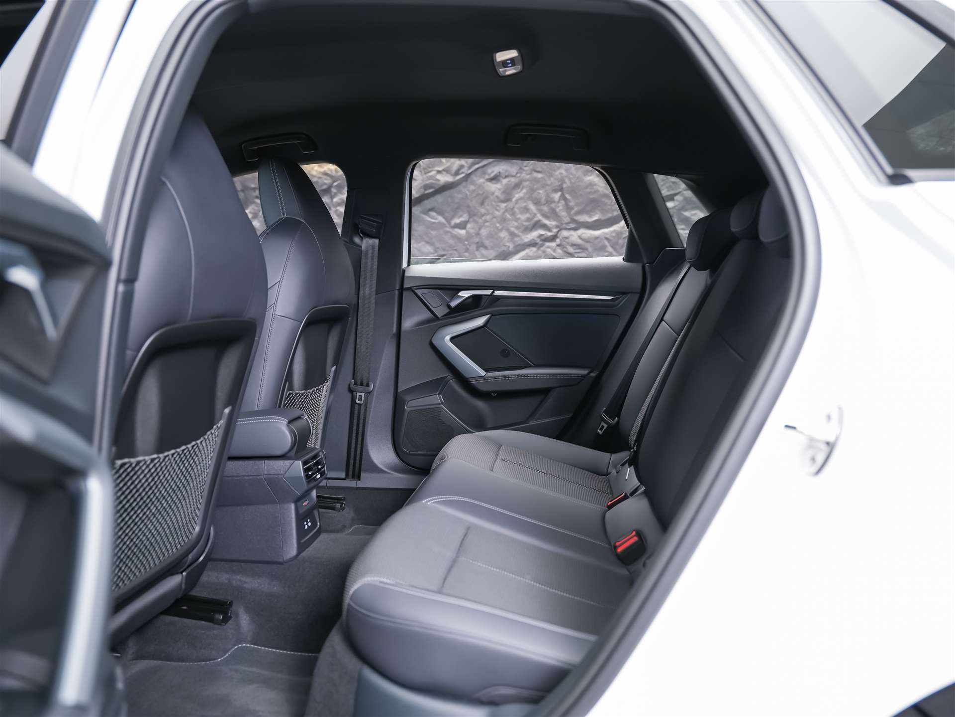 AUDI S3 Sportback TFSI quattro S-tronic*19"Felgen*Werksgarantie*Matrix-LED*Assistenten*-image-12