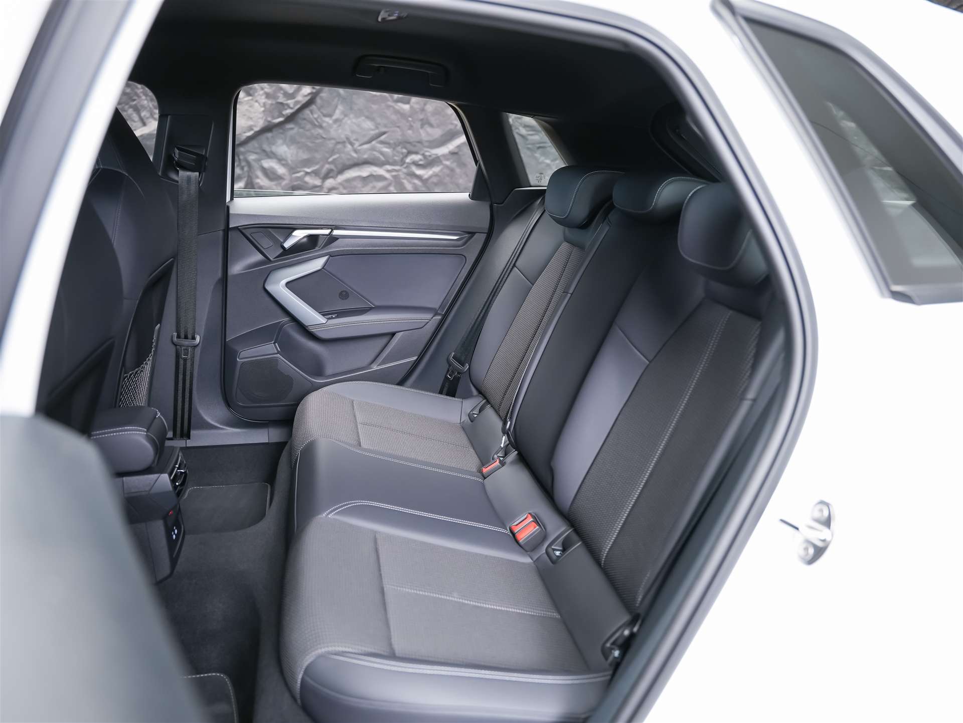 AUDI S3 Sportback TFSI quattro S-tronic*19"Felgen*Werksgarantie*Matrix-LED*Assistenten*-image-13
