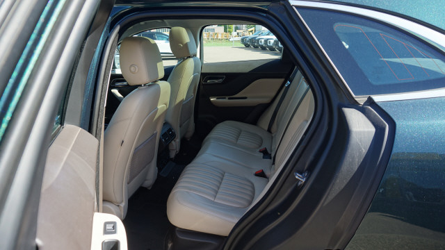 JAGUAR F-Pace 3.0 TD Prest. AWD-image-6