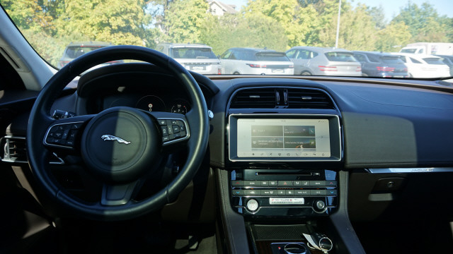 JAGUAR F-Pace 3.0 TD Prest. AWD-image-9