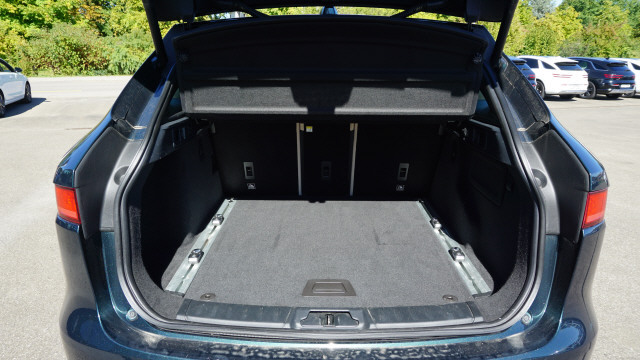 JAGUAR F-Pace 3.0 TD Prest. AWD-image-5