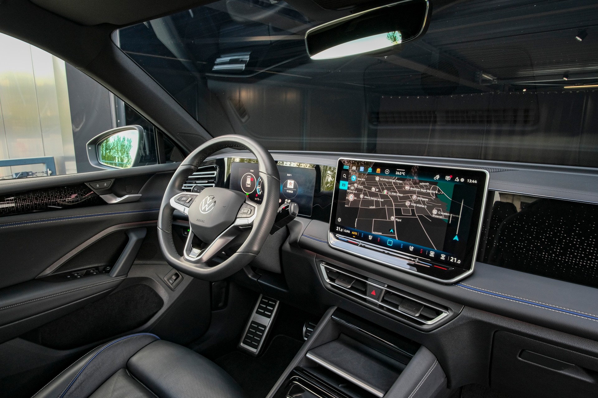 VW Tiguan 2.0 TSI DSG R-Line 4Motion *VOLLLEDER*-image-12