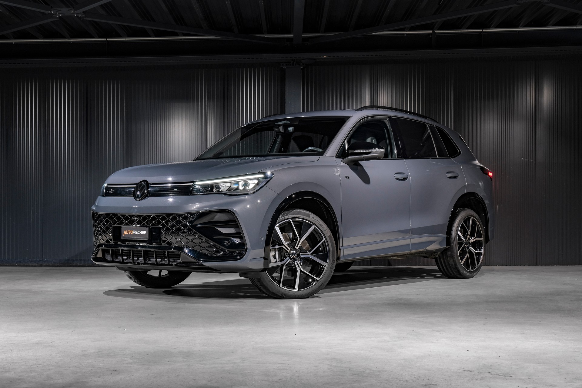 VW Tiguan 2.0 TSI DSG R-Line 4Motion *VOLLLEDER*-image-0