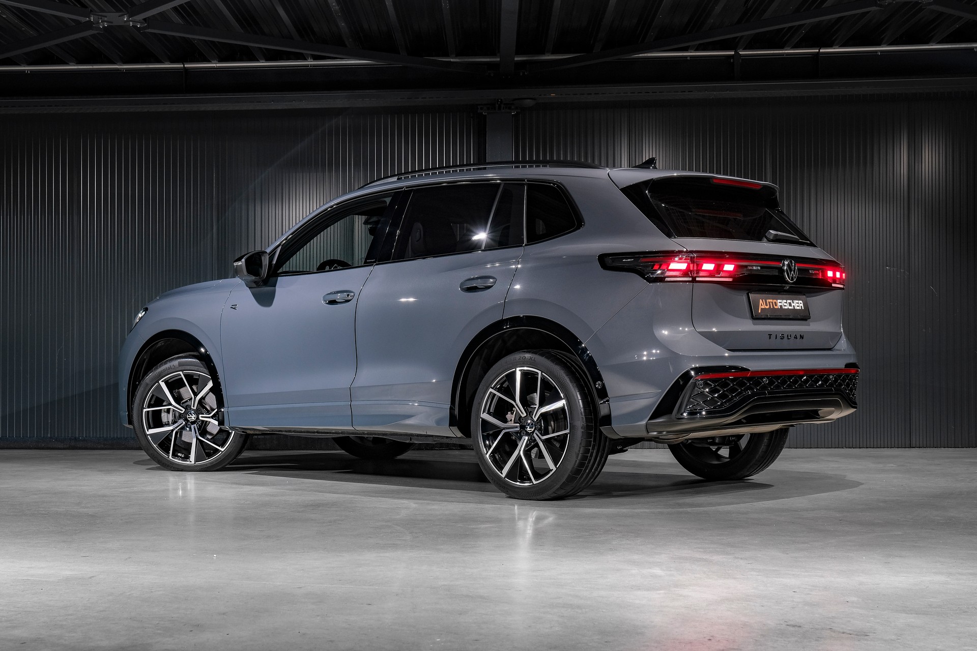 VW Tiguan 2.0 TSI DSG R-Line 4Motion *VOLLLEDER*-image-1