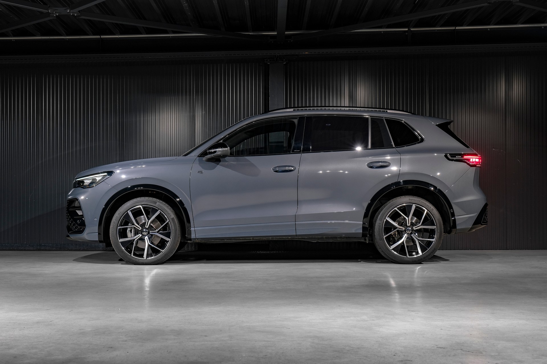 VW Tiguan 2.0 TSI DSG R-Line 4Motion *VOLLLEDER*-image-7