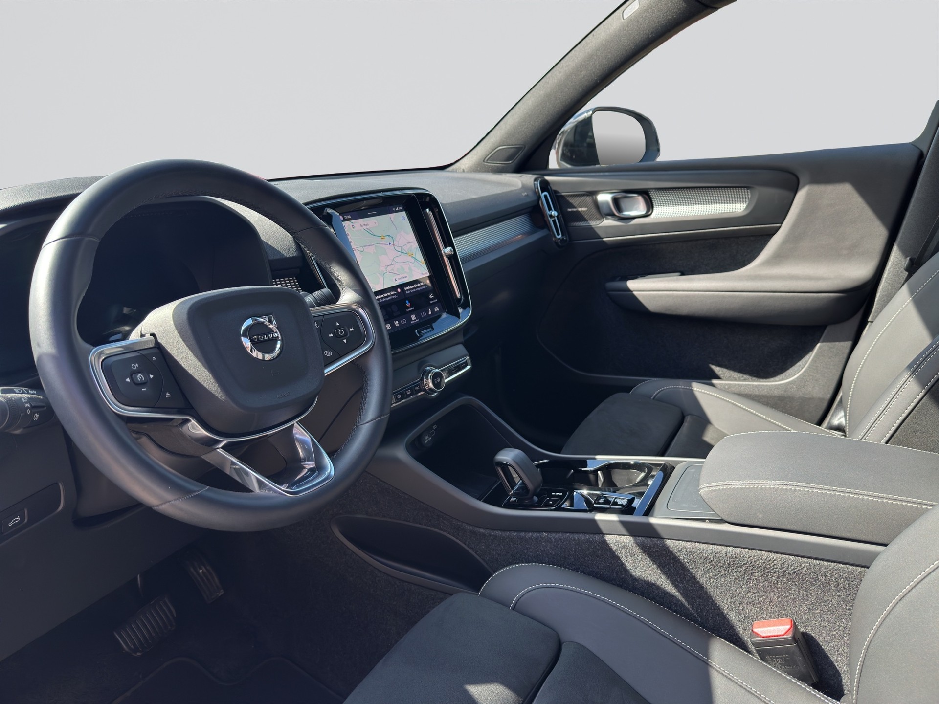 VOLVO XC40 B3 Benzin Mild Hybrid Plus Dark DCT-image-6