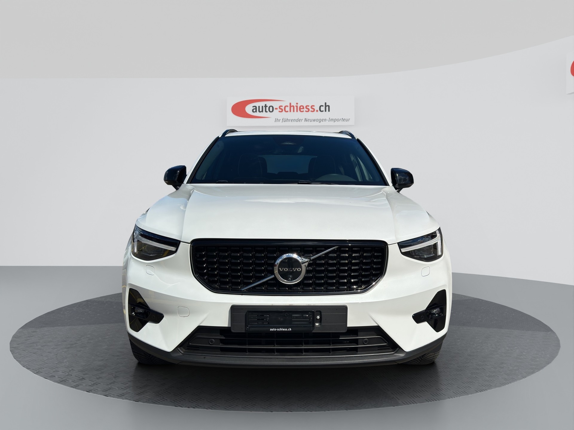 VOLVO XC40 B3 Benzin Mild Hybrid Plus Dark DCT-image-1