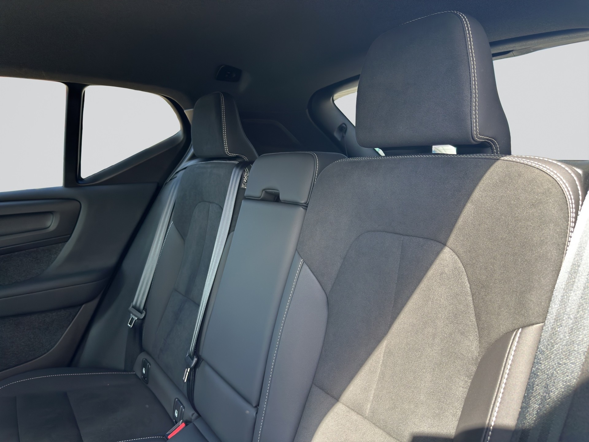 VOLVO XC40 B3 Benzin Mild Hybrid Plus Dark DCT-image-7